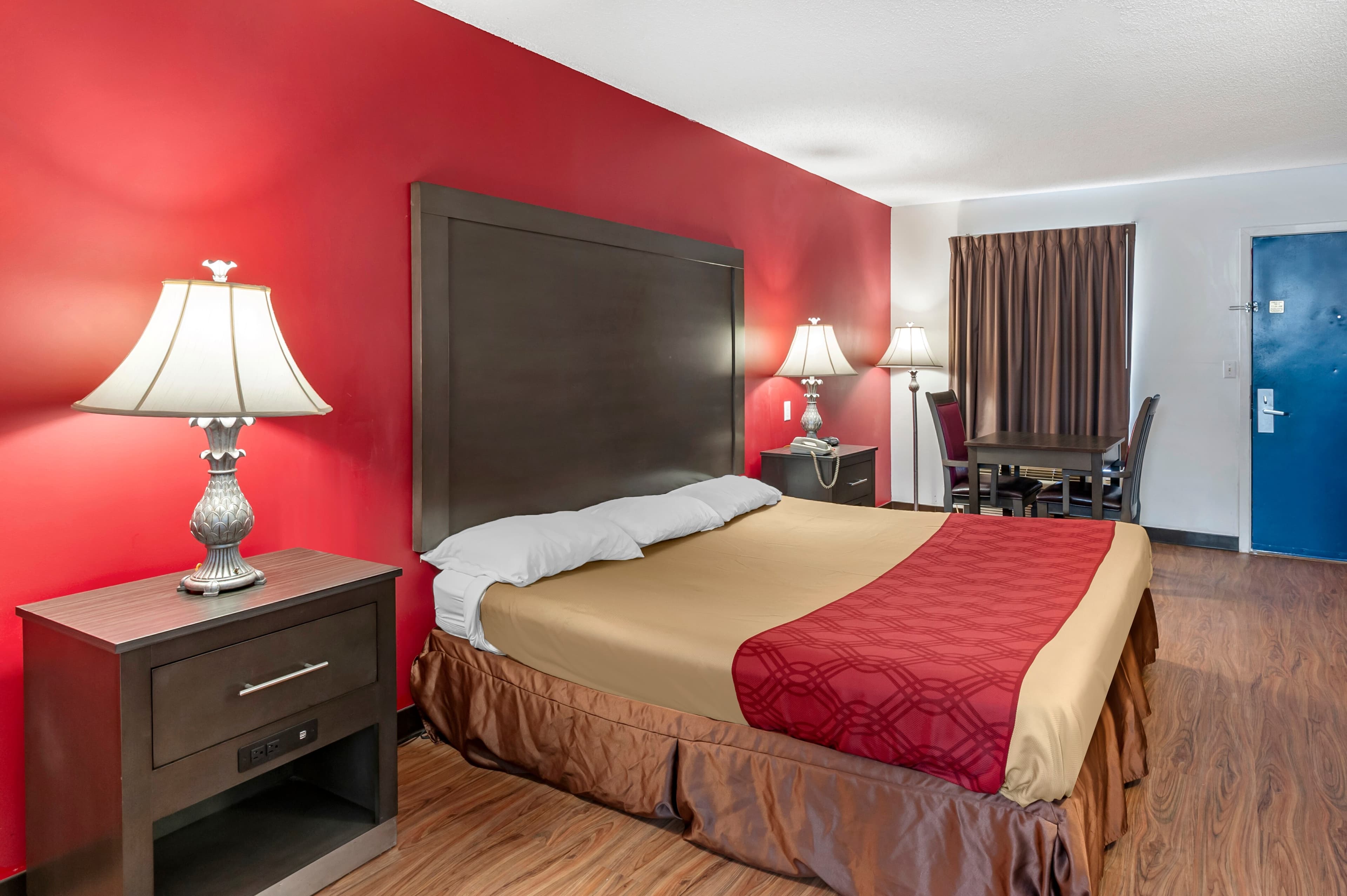 Econo Lodge Ruther Glen — 18