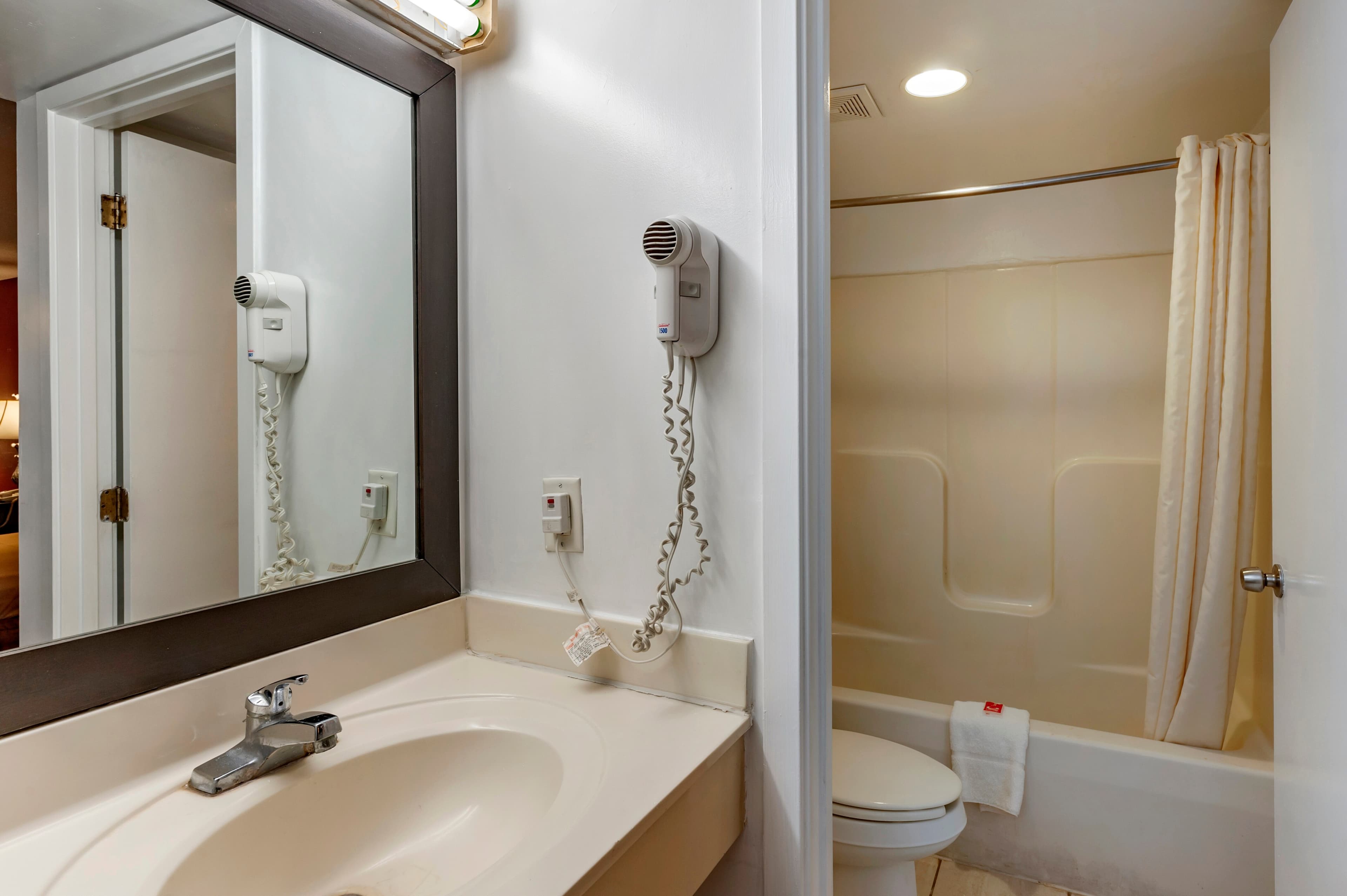 Econo Lodge Ruther Glen — 21