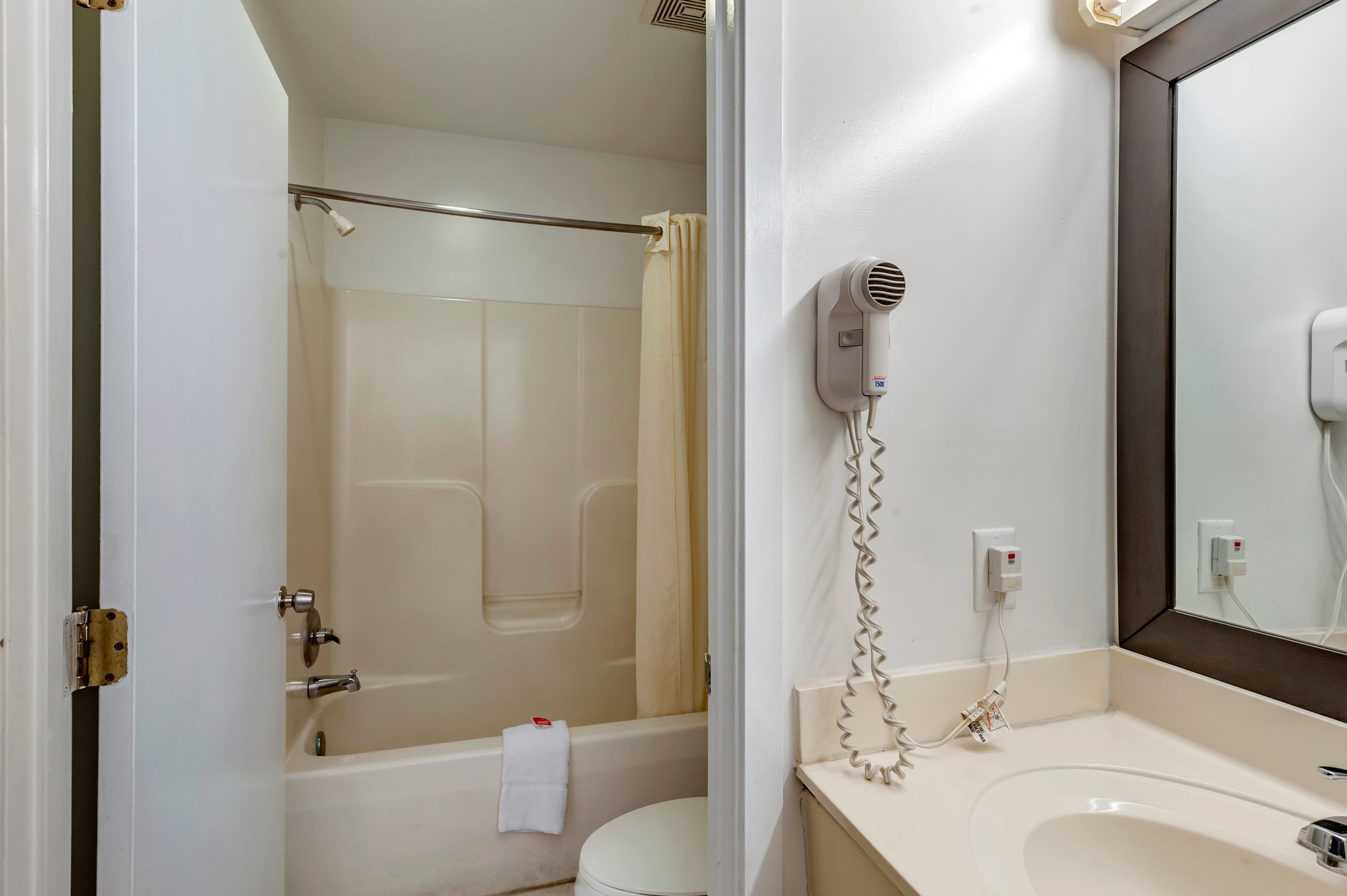 Econo Lodge Ruther Glen — 36