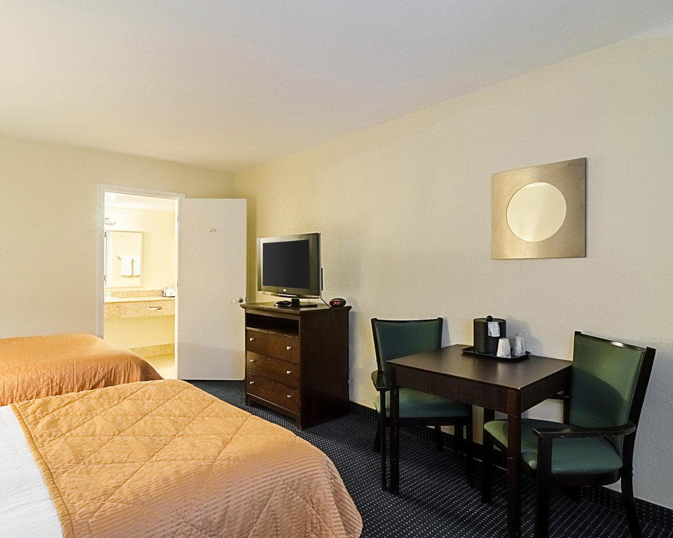 Rodeway Inn & Suites Williamsburg Central - Image 4