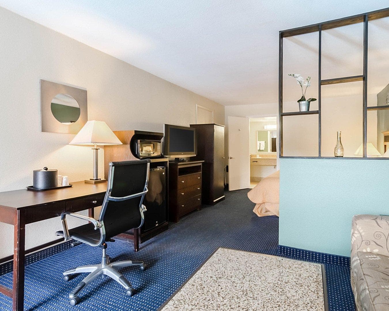 Rodeway Inn & Suites Williamsburg Central — 17