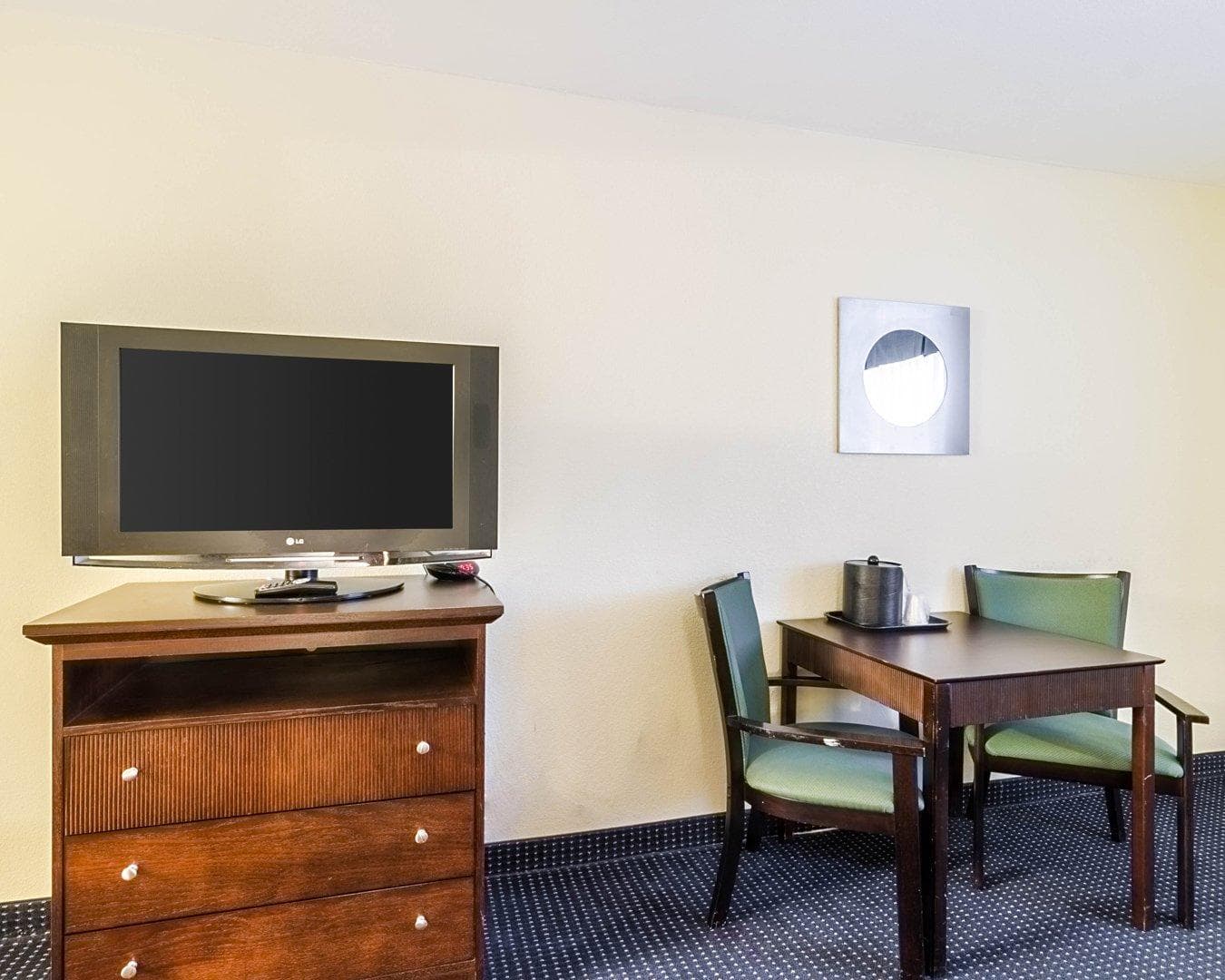 Rodeway Inn & Suites Williamsburg Central — 18