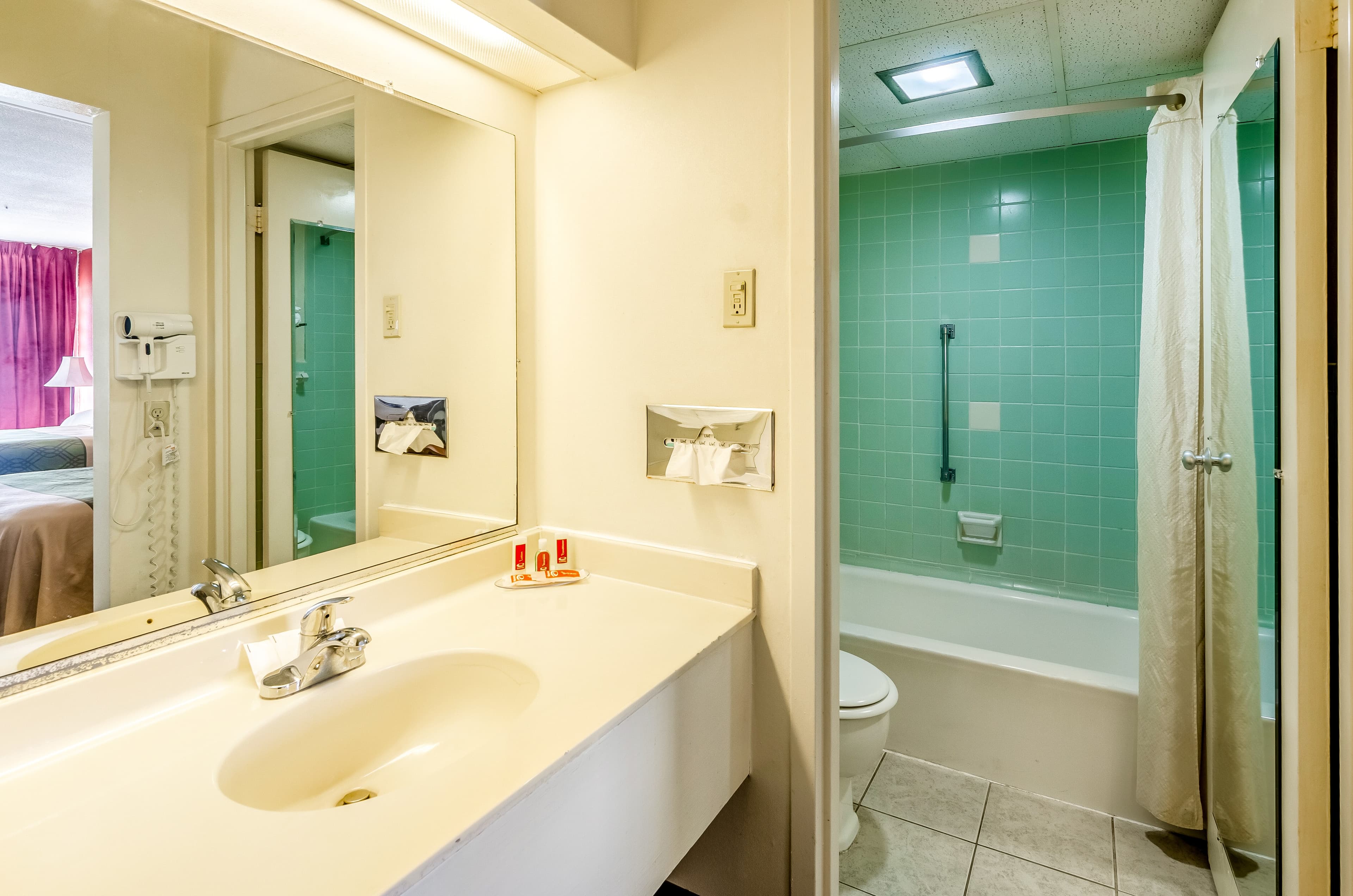 Econo Lodge Martinsville — 14