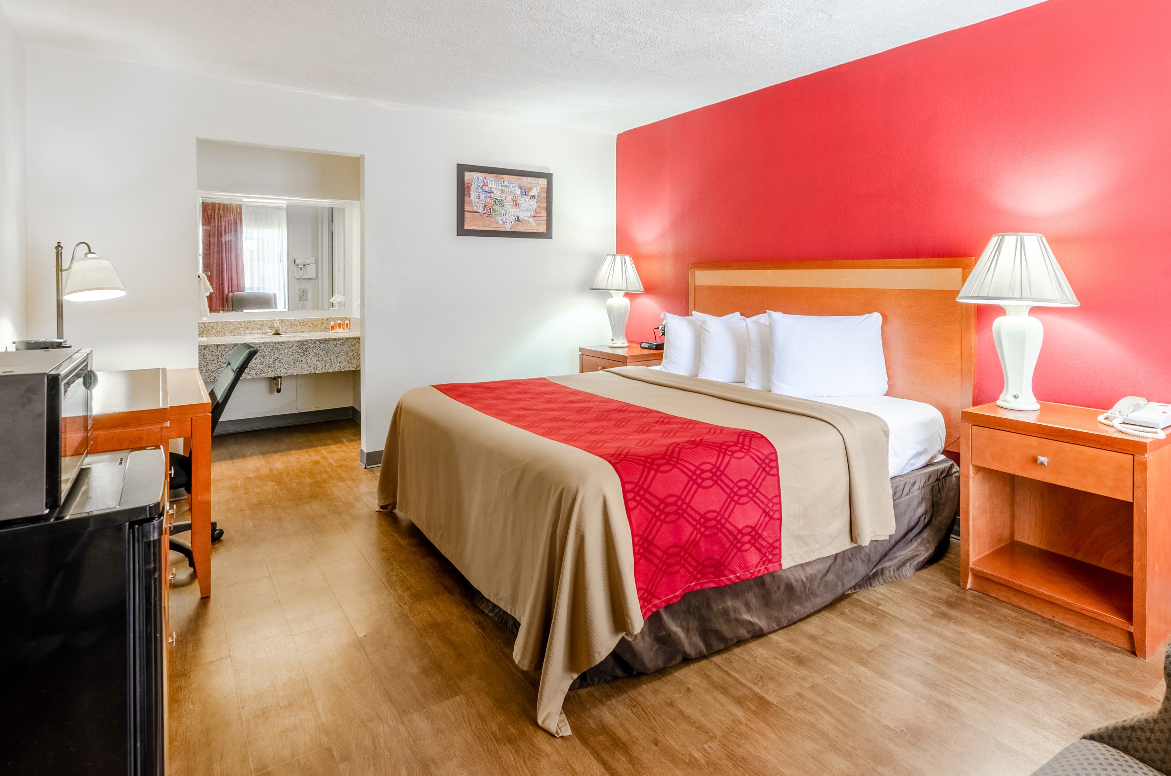 Econo Lodge Martinsville - Image 2