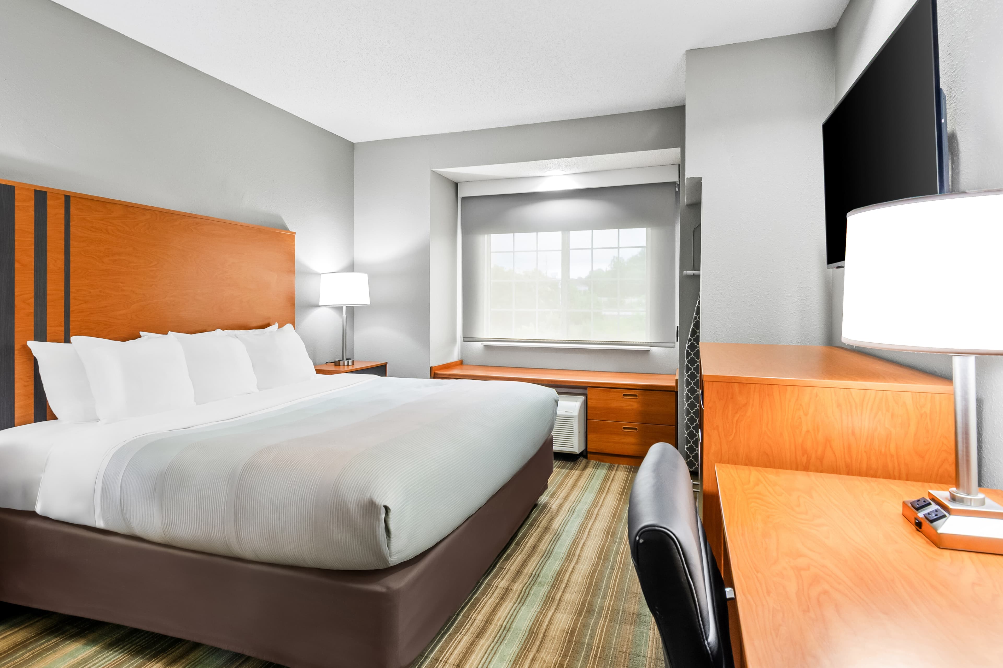 Quality Inn & Suites Bristol North - Image 2