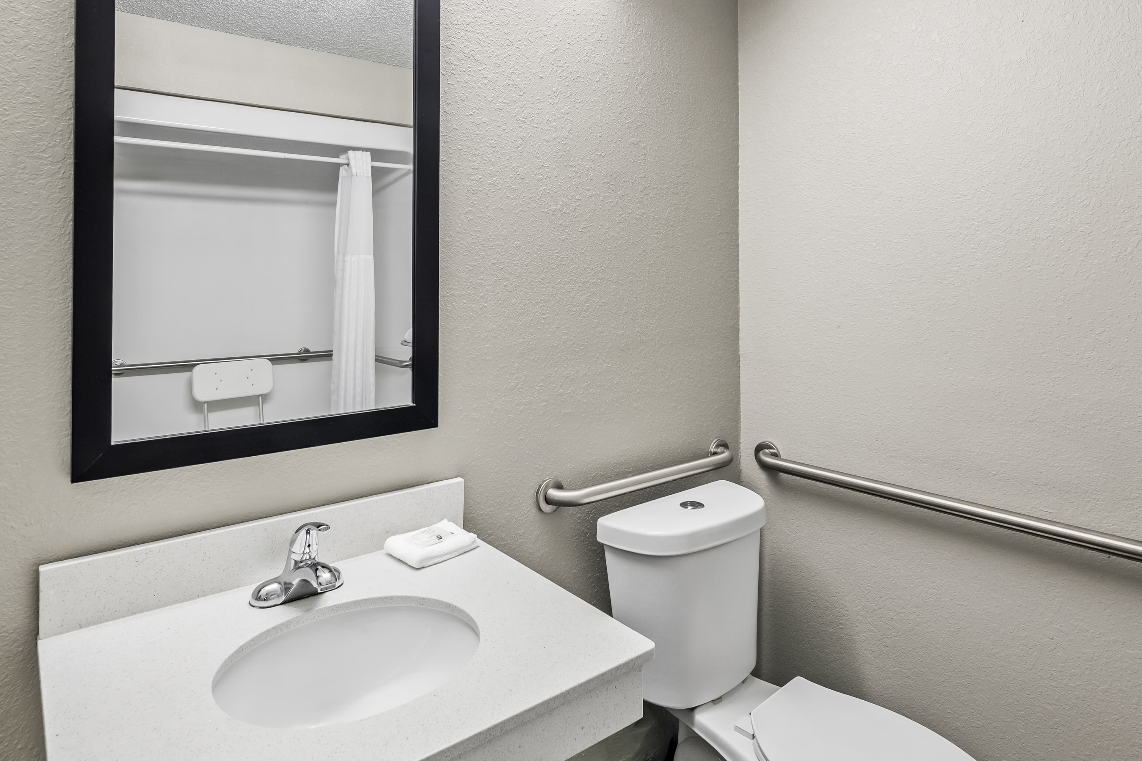 Quality Inn & Suites Bristol North - Image 5