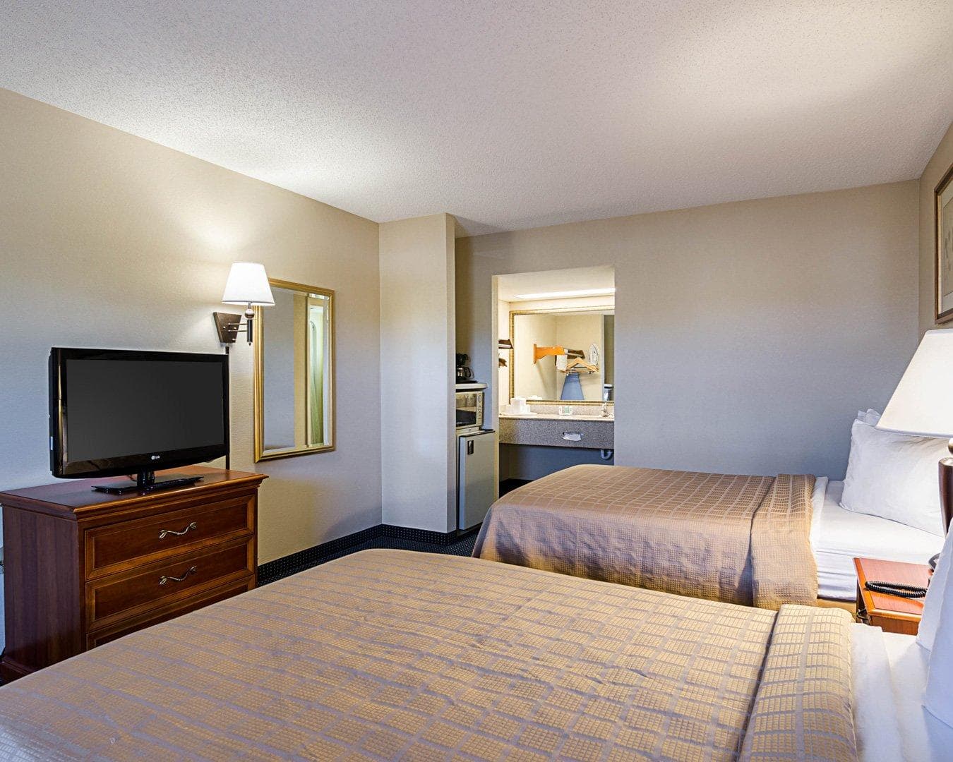 Quality Inn Troutville - Roanoke North - Image 4
