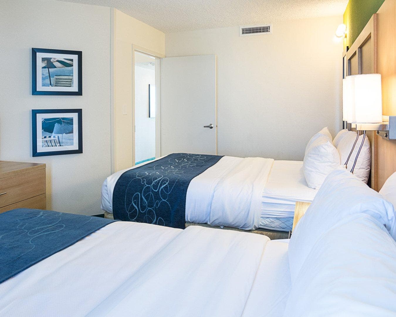 Comfort Suites Beachfront - Image 4
