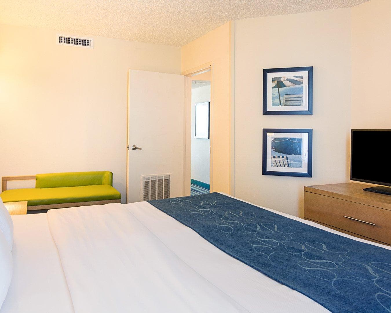 Comfort Suites Beachfront — 15