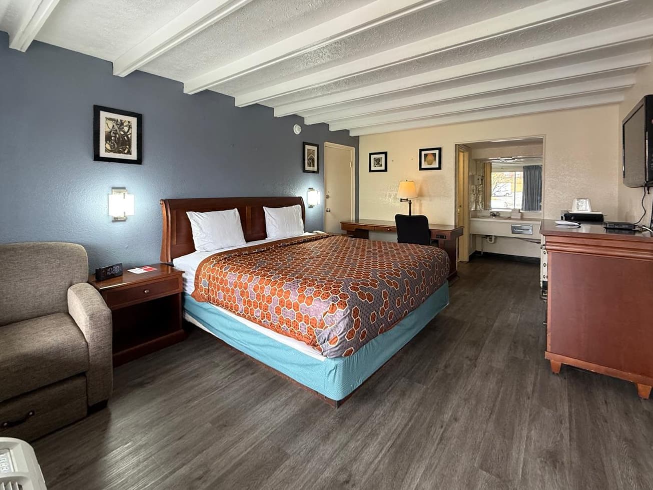 Econo Lodge Galax — 3