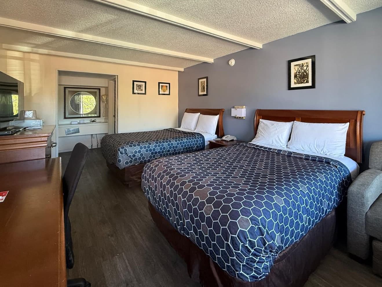 Econo Lodge Galax — 8