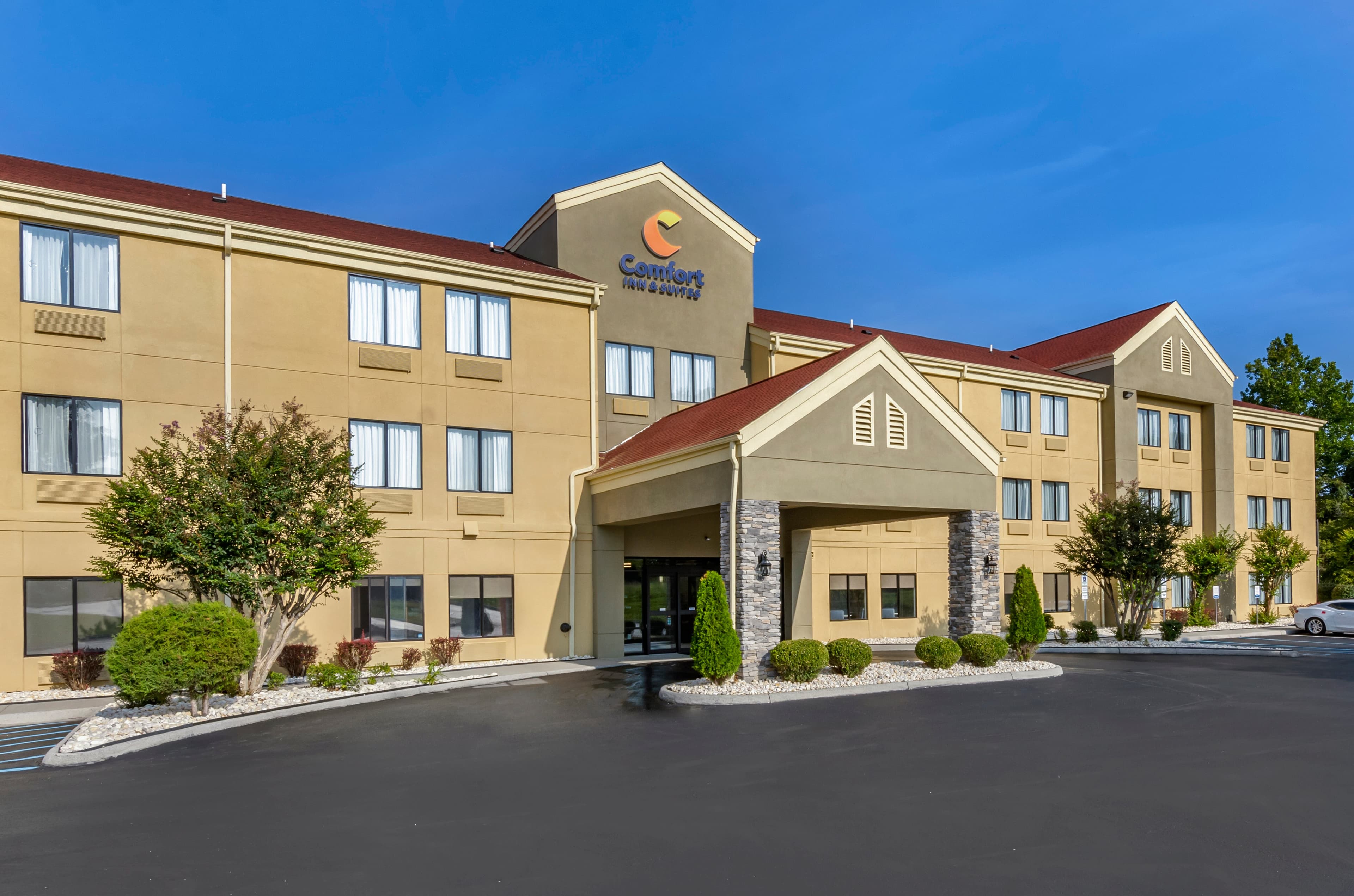 Comfort Inn & Suites Troutville-Roanoke North - Image 1