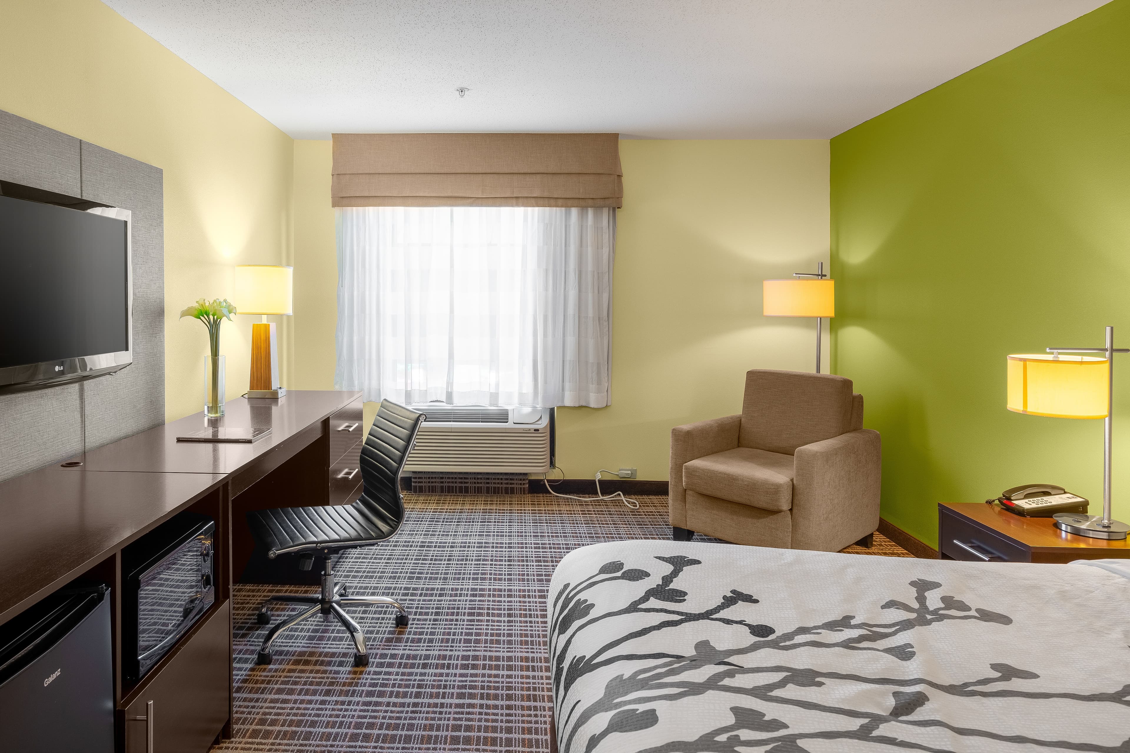 Sleep Inn & Suites Harbour Pointe - Image 3