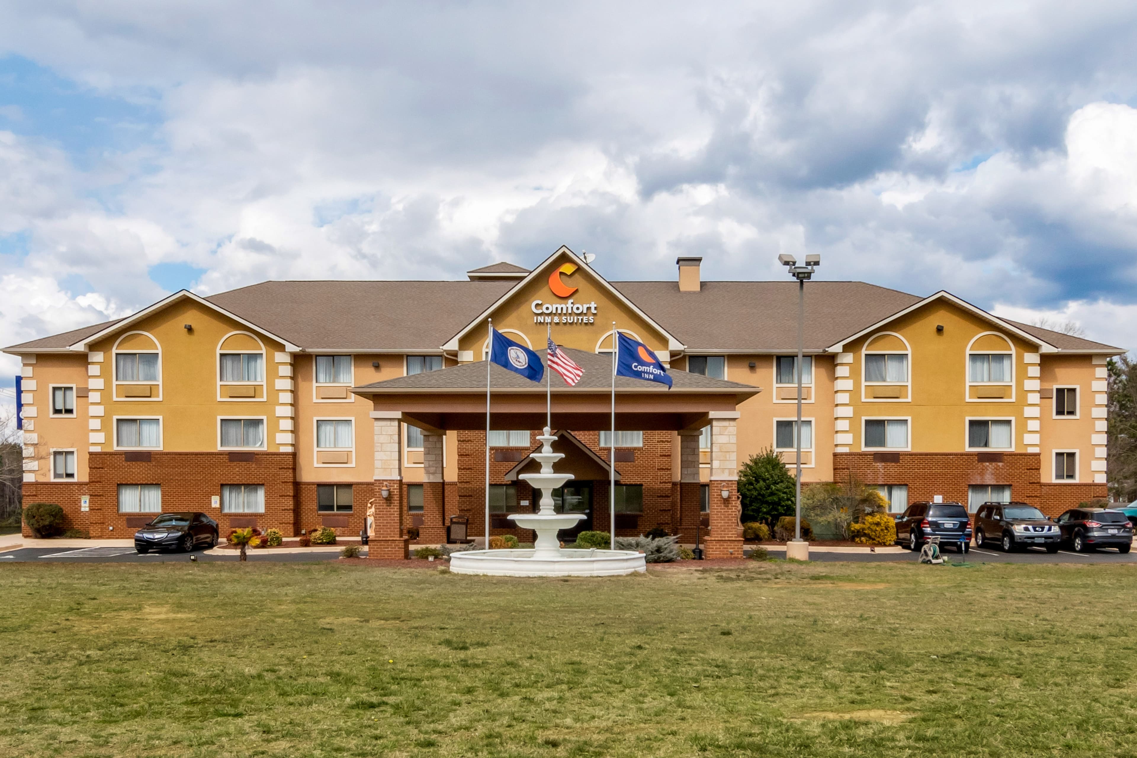 Comfort Inn & Suites South Hill I-85 - Image 1