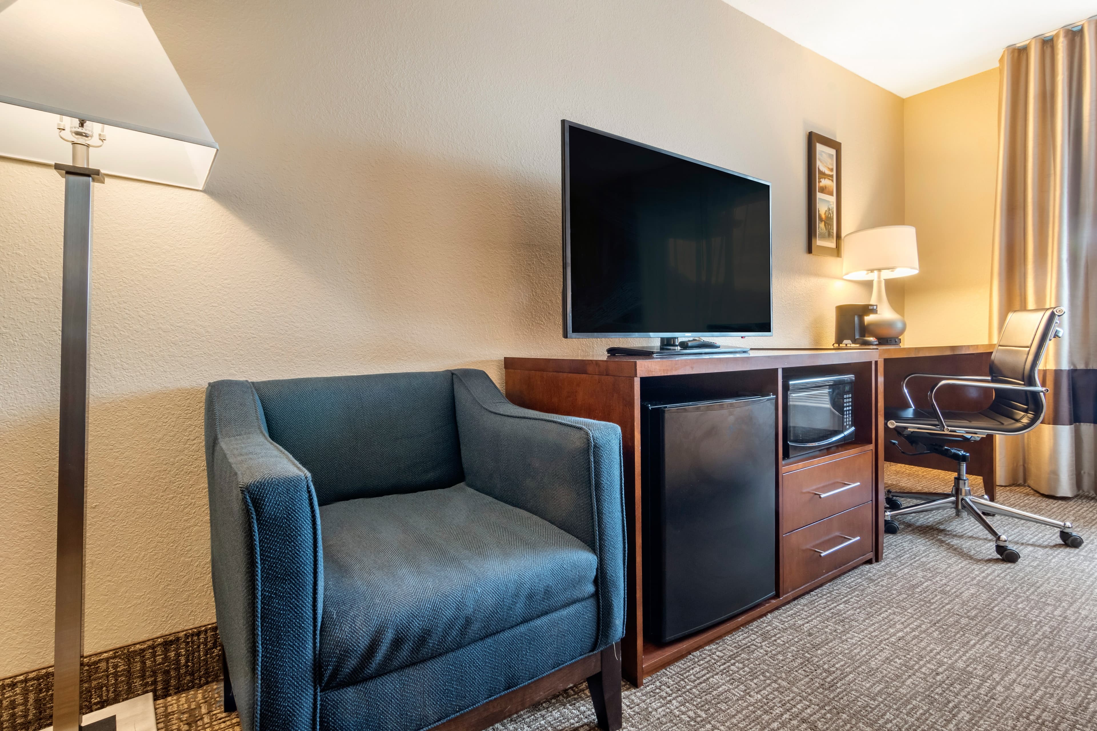 Comfort Inn & Suites South Hill I-85 — 12