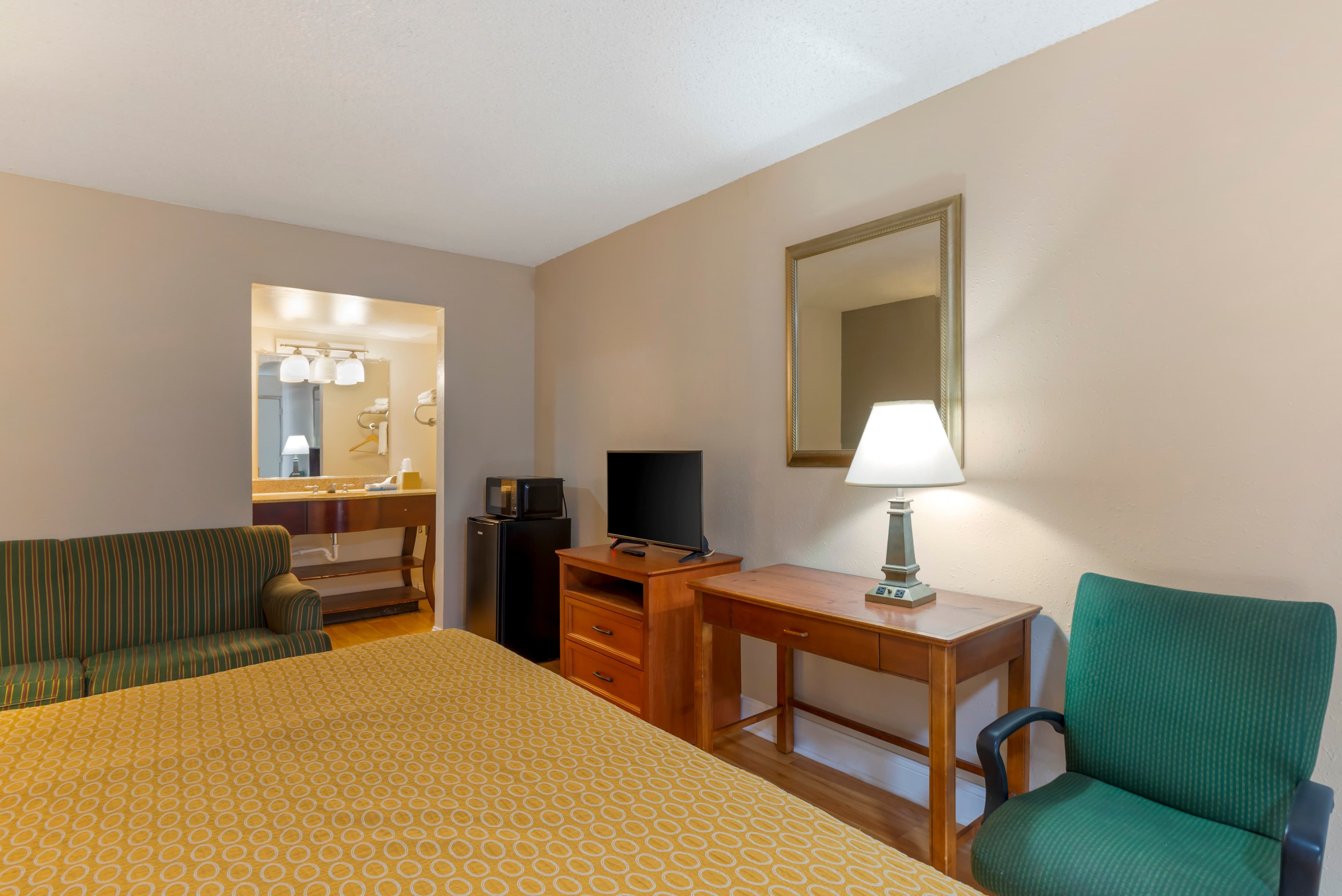 Rodeway Inn Colonial Heights I-95 — 15
