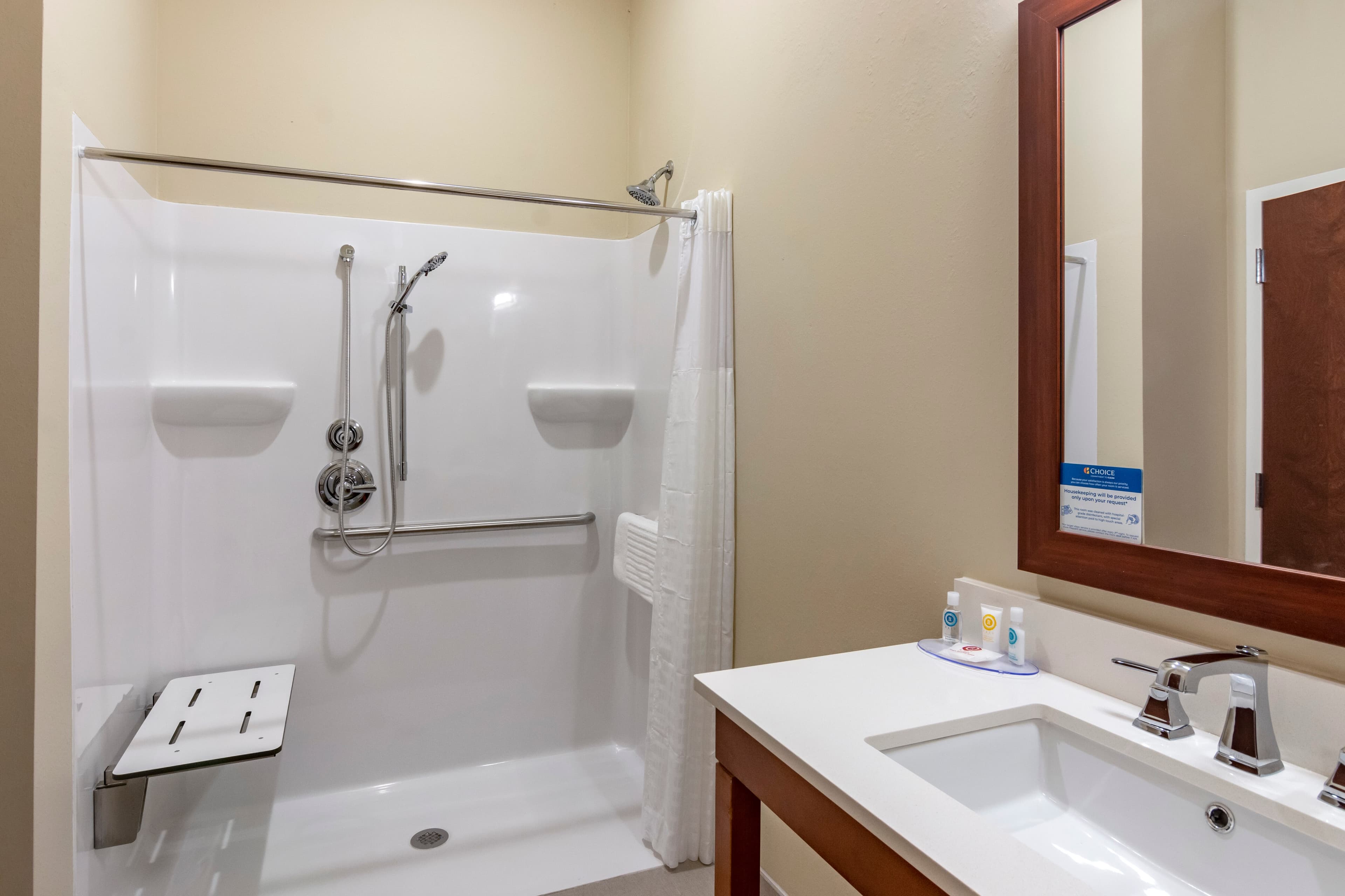 Comfort Inn & Suites Charlottesville Hollymead Town Center — 6