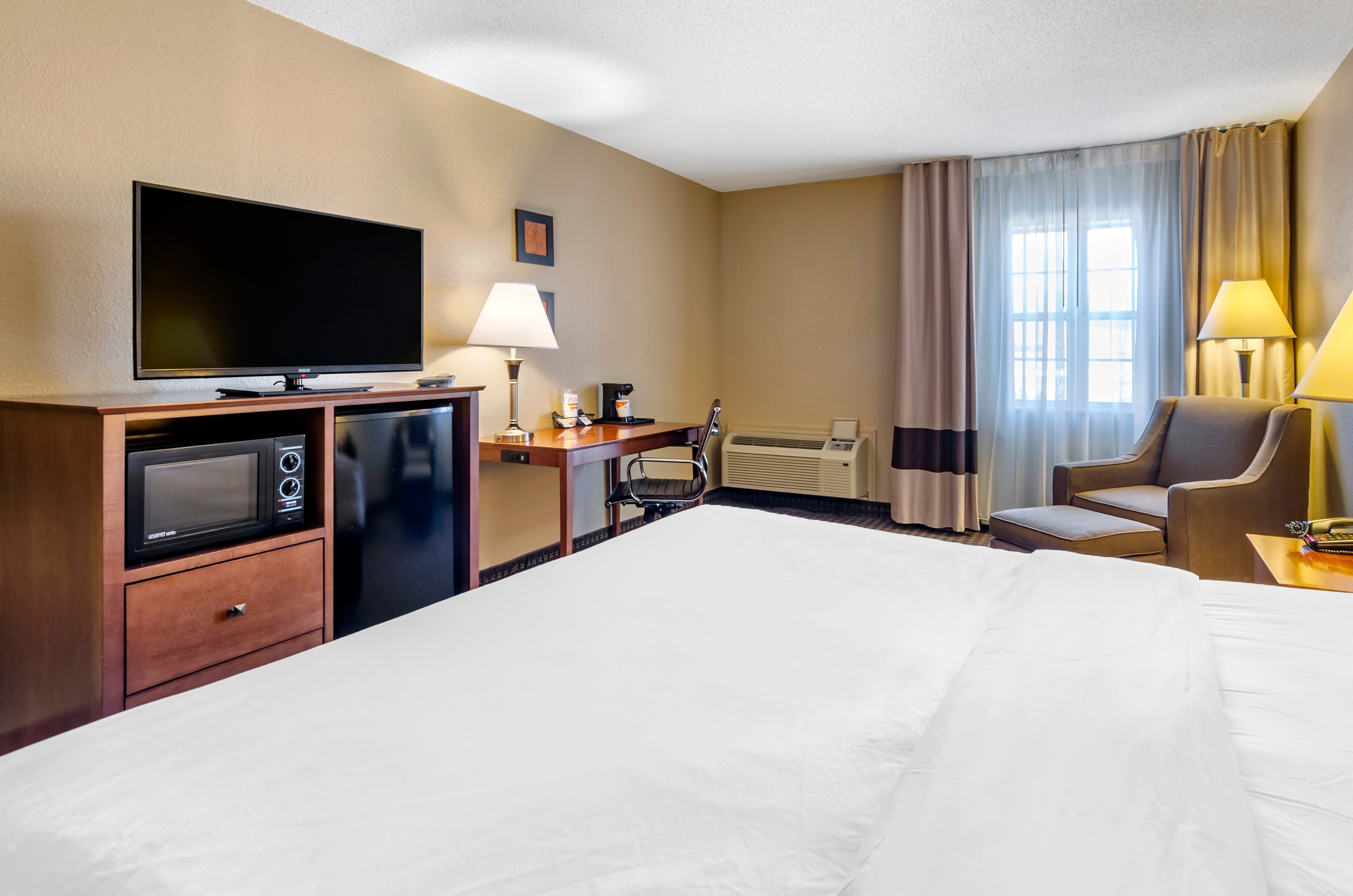 Comfort Inn & Suites Raphine - Lexington near I-81 and I-64 - Image 1
