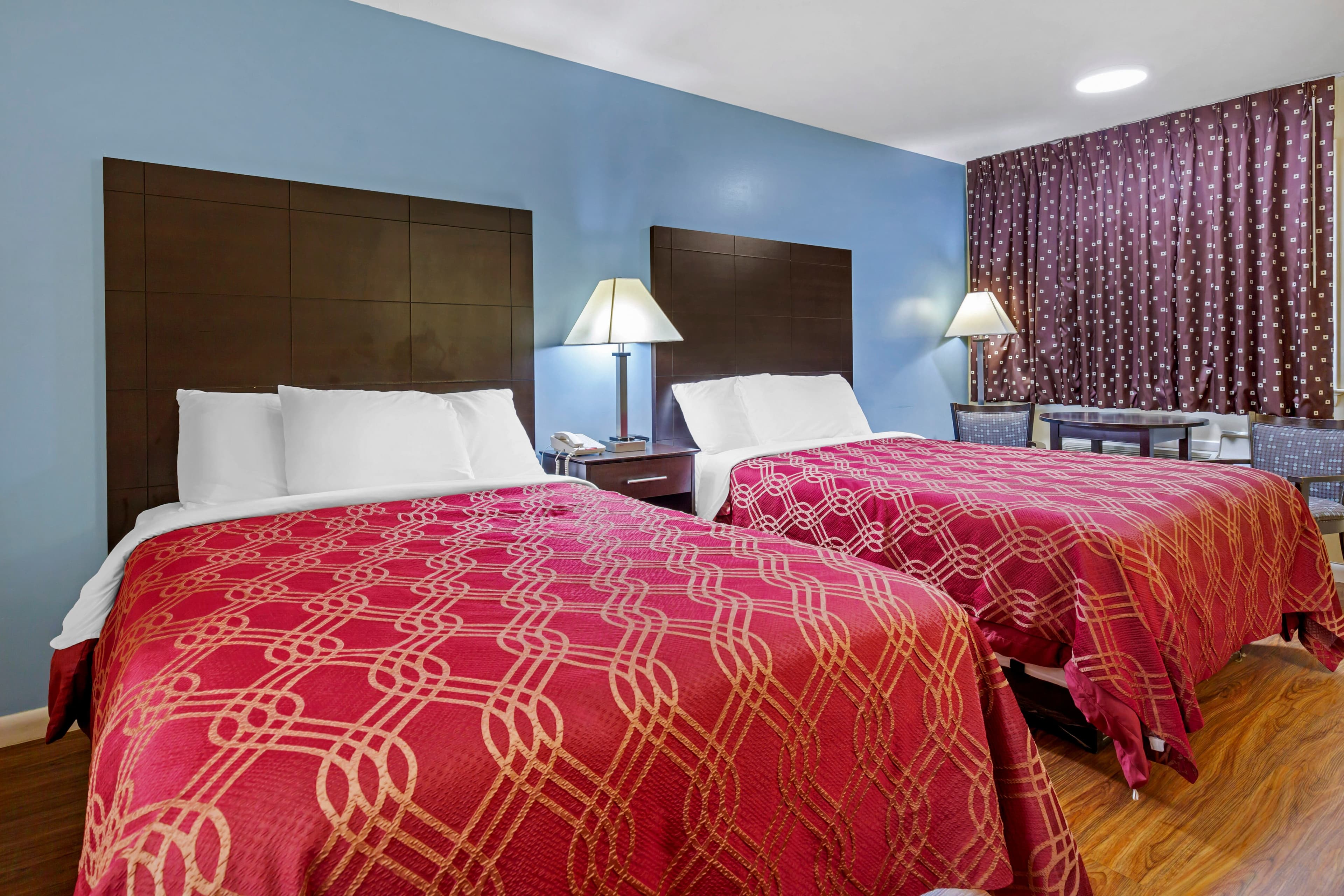 Econo Lodge Woodstock - Shenandoah Valley I-81 - Image 2