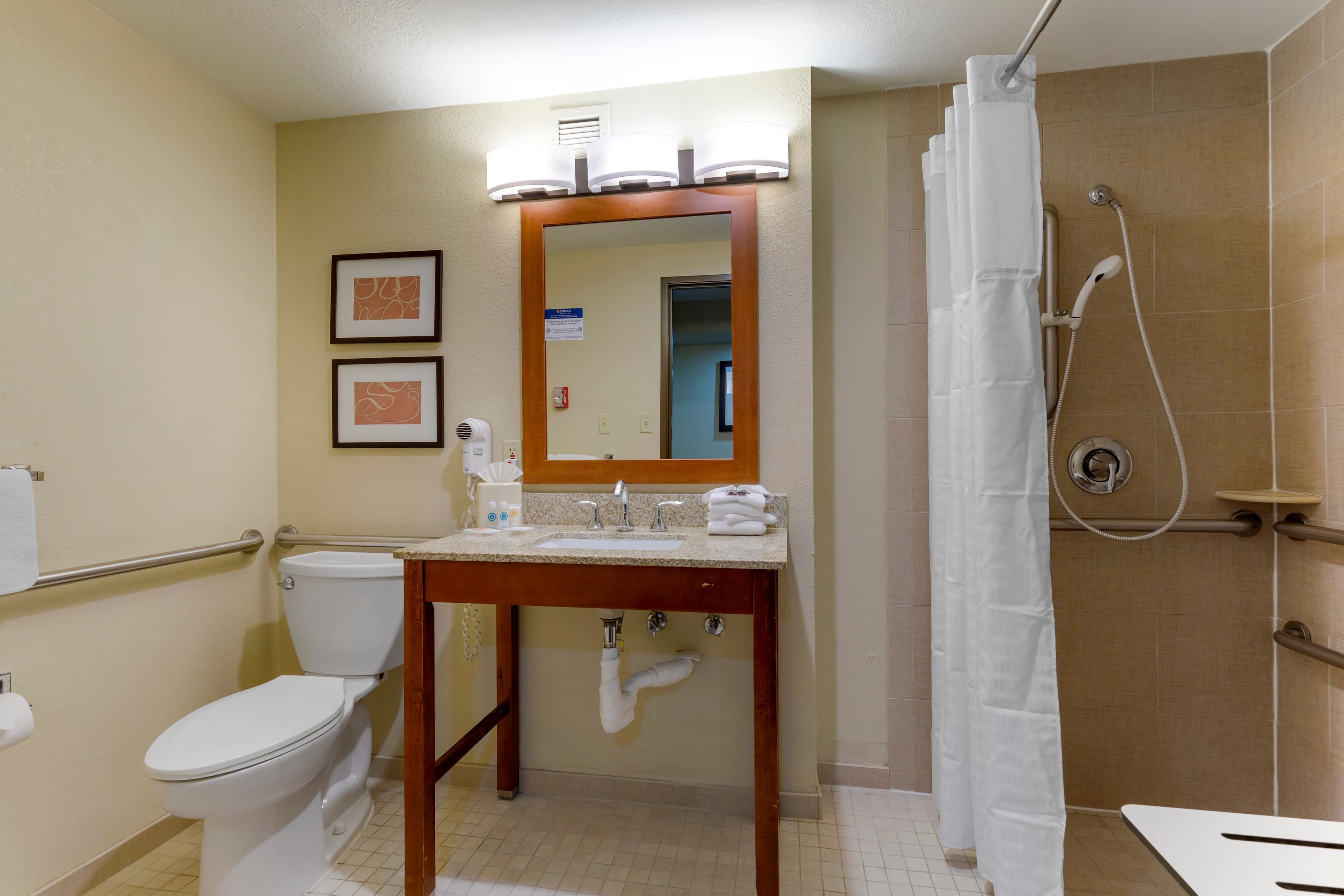 Comfort Suites Fredericksburg South - Image 3