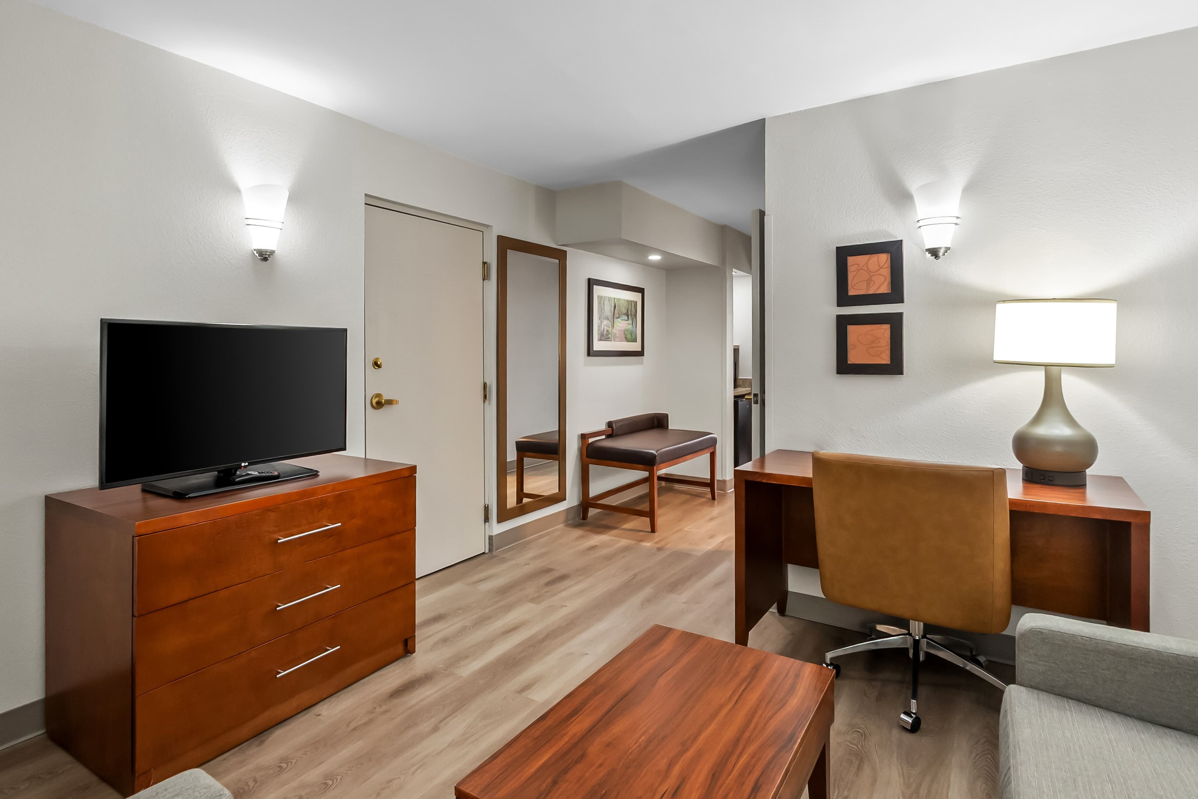 Comfort Suites Near Potomac Mills - Image 3