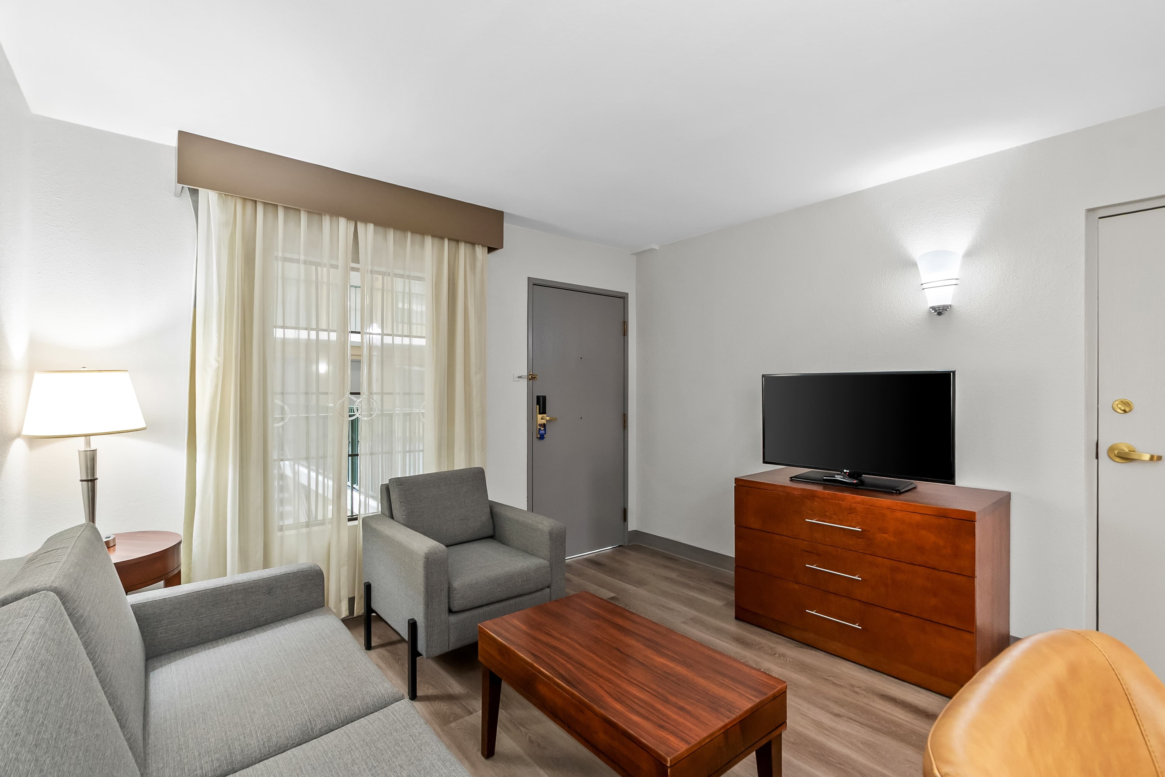 Comfort Suites Near Potomac Mills - Image 4