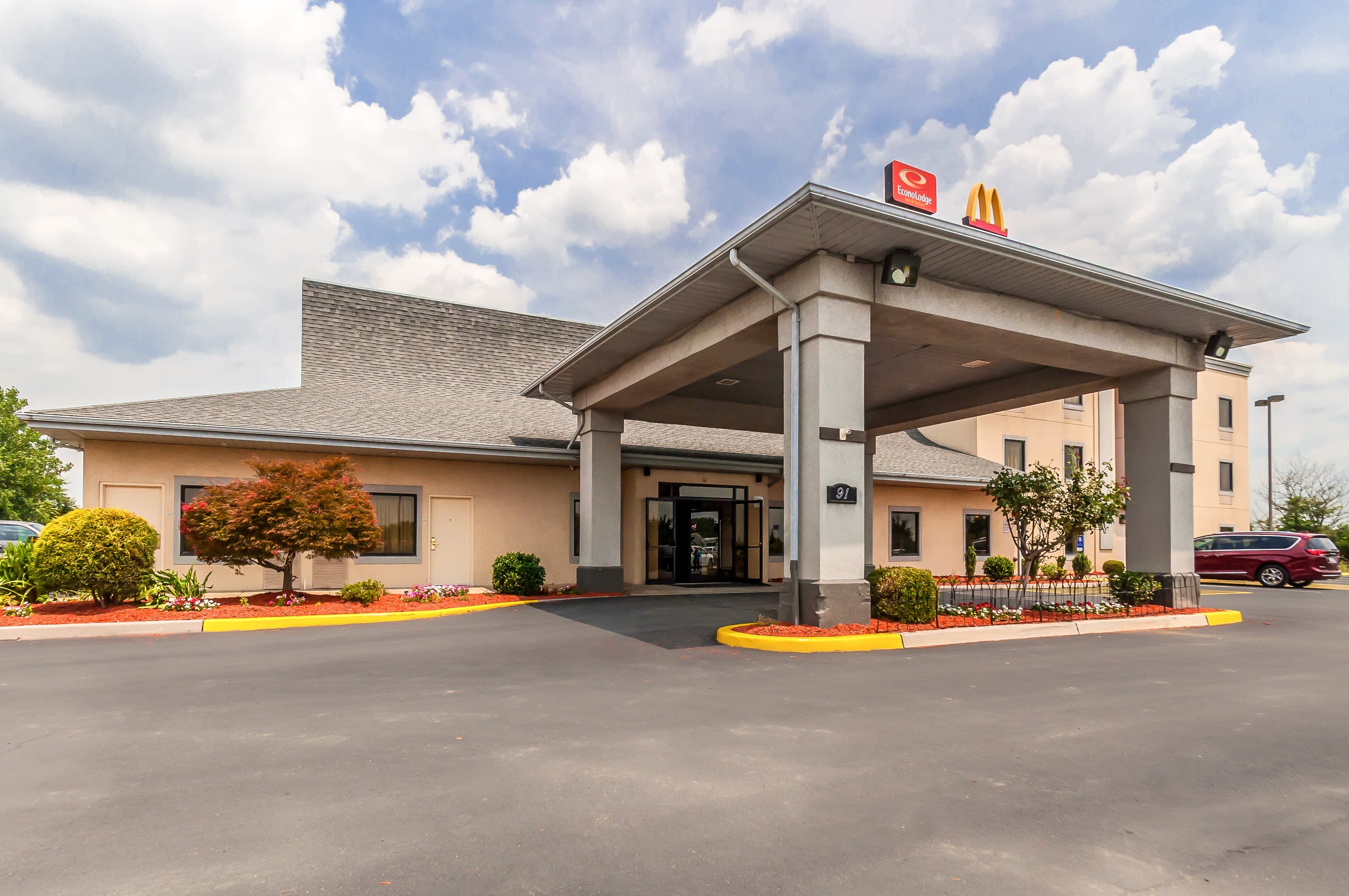 Econo Lodge Inn & Suites Middletown - Winchester South - Image 1