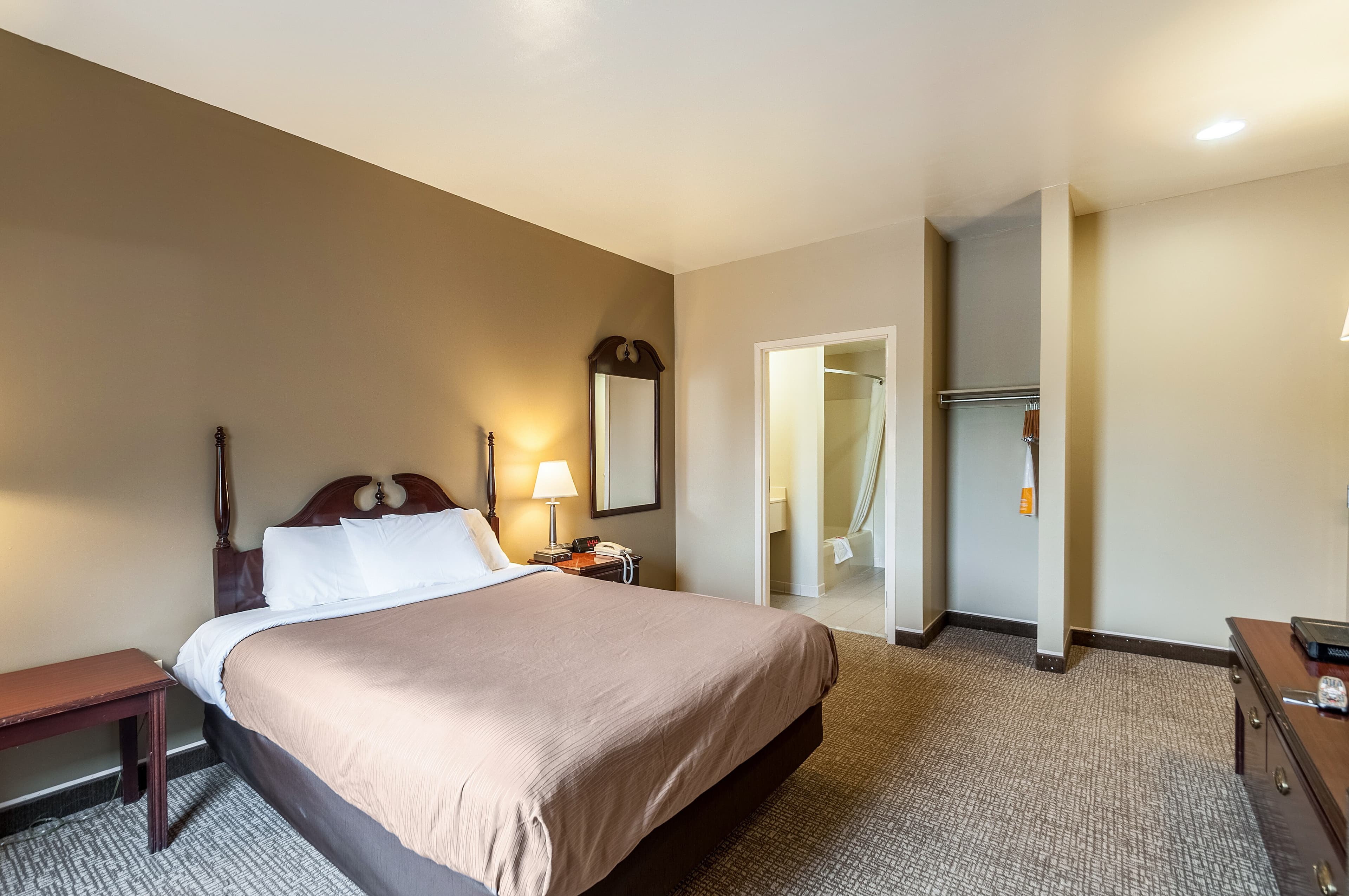 Econo Lodge Inn & Suites Middletown - Winchester South — 8