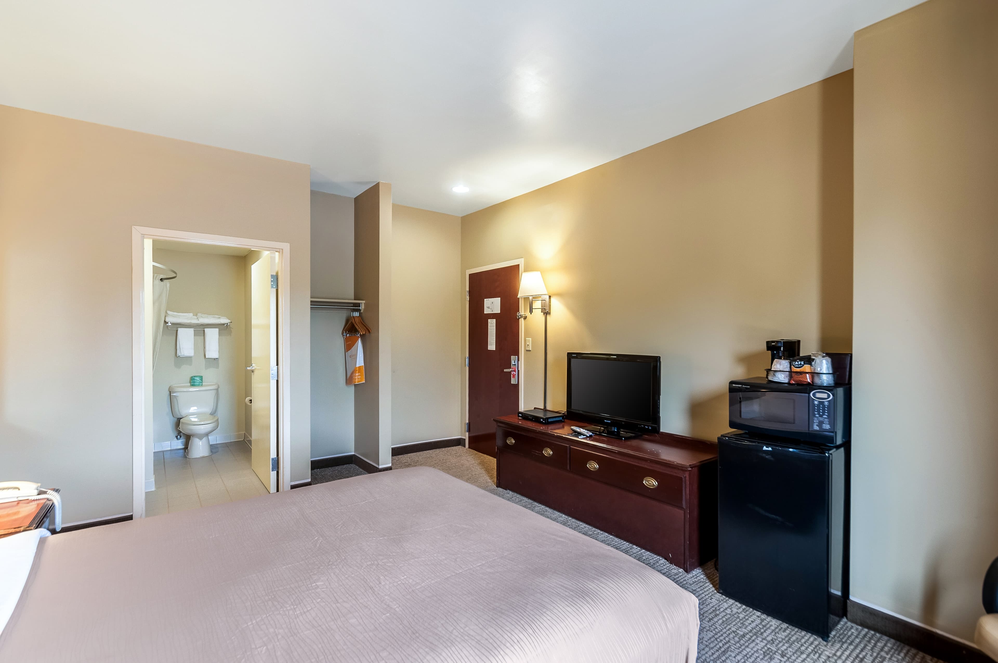Econo Lodge Inn & Suites Middletown - Winchester South — 9