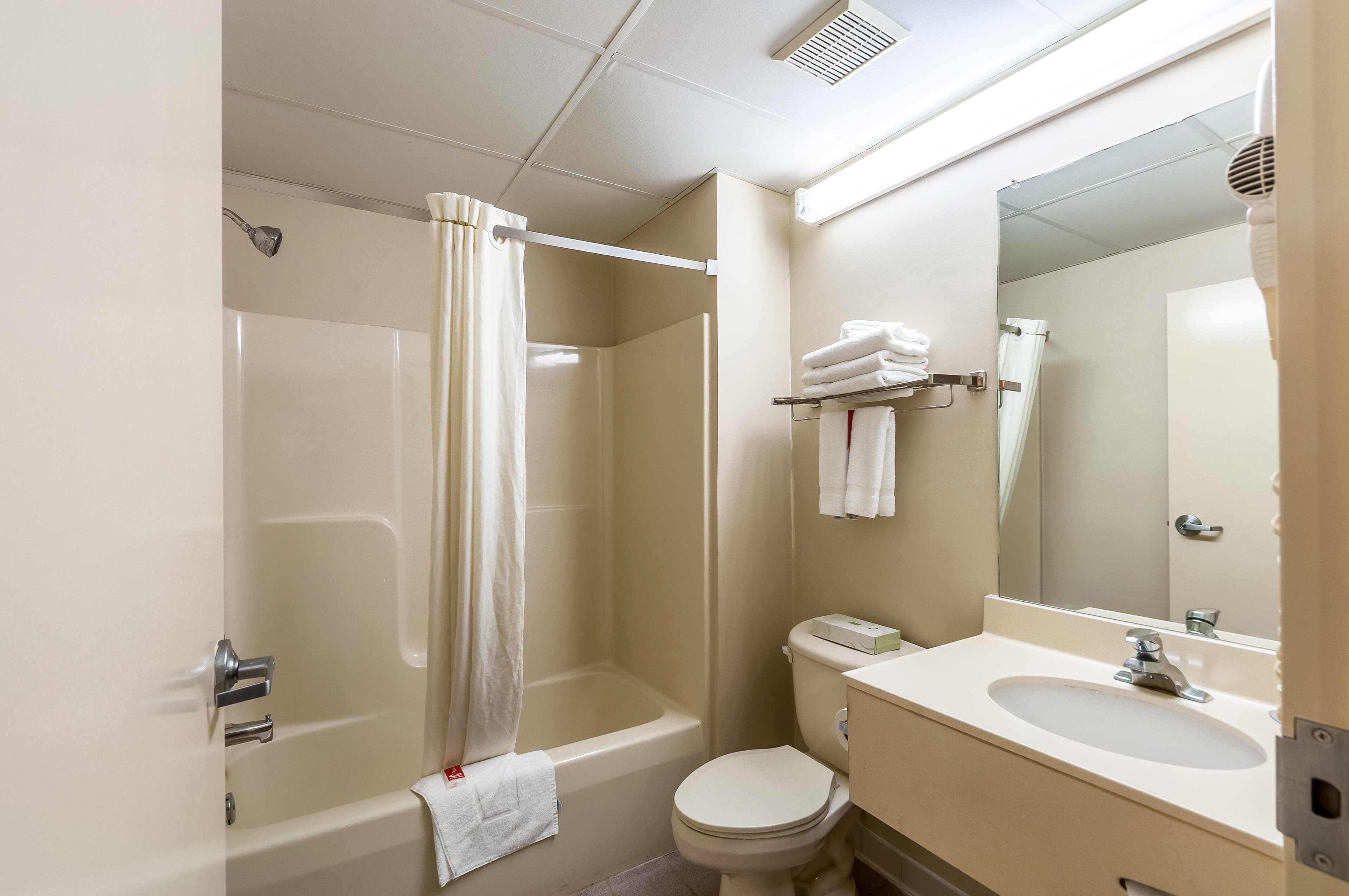Econo Lodge Inn & Suites Middletown - Winchester South — 14