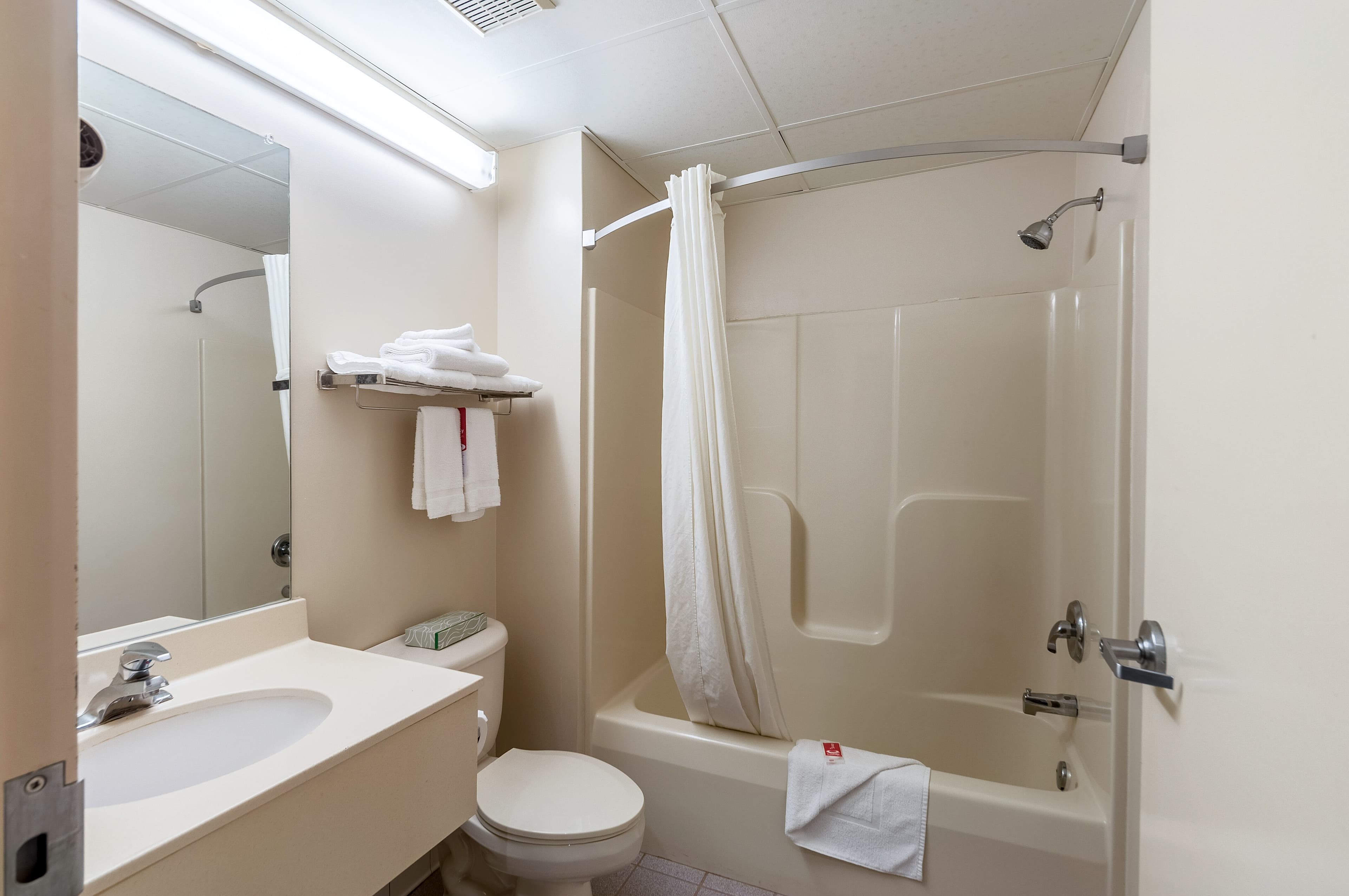 Econo Lodge Inn & Suites Middletown - Winchester South — 23