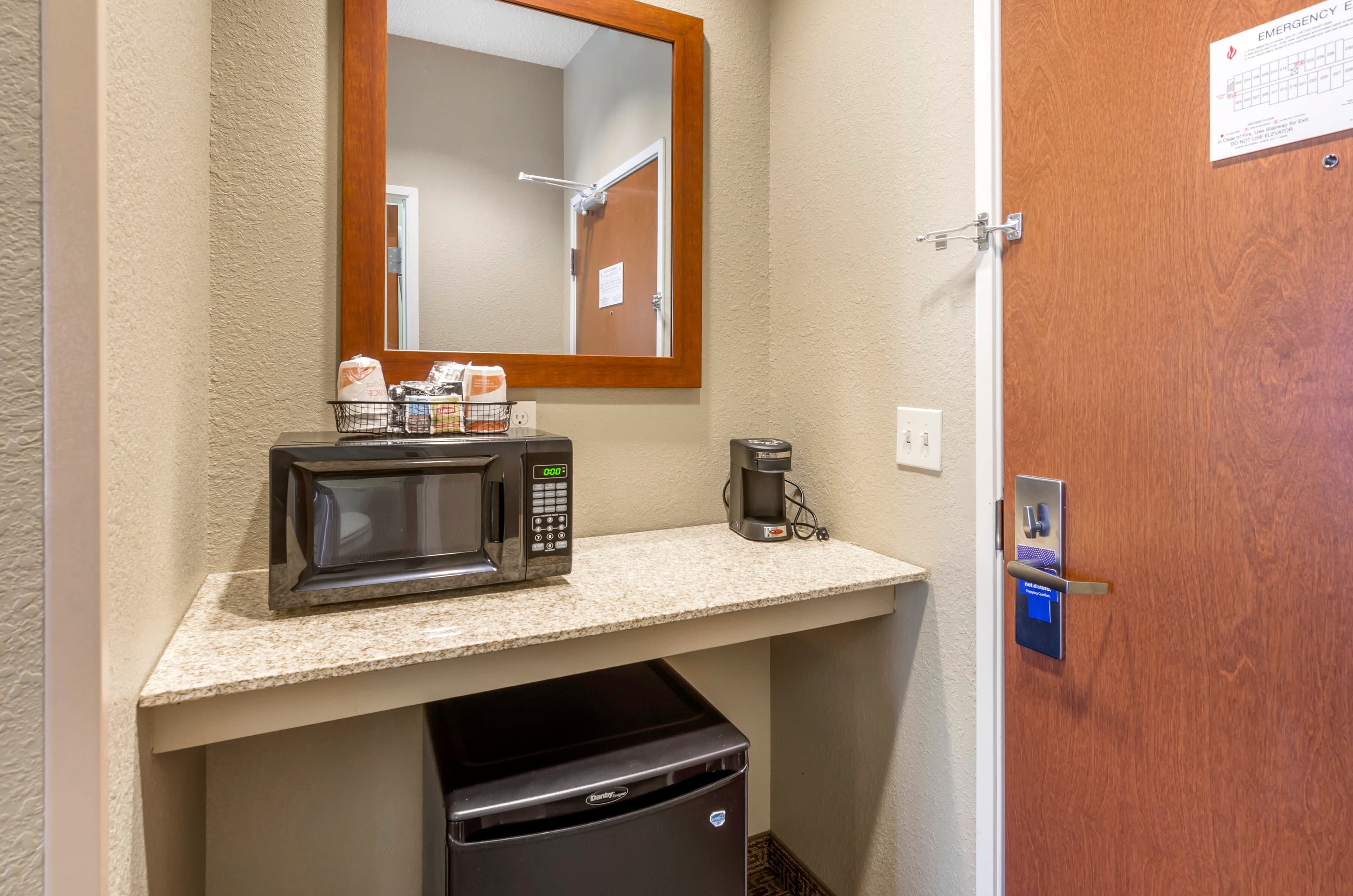 Comfort Inn & Suites Lynchburg Airport - University Area — 7