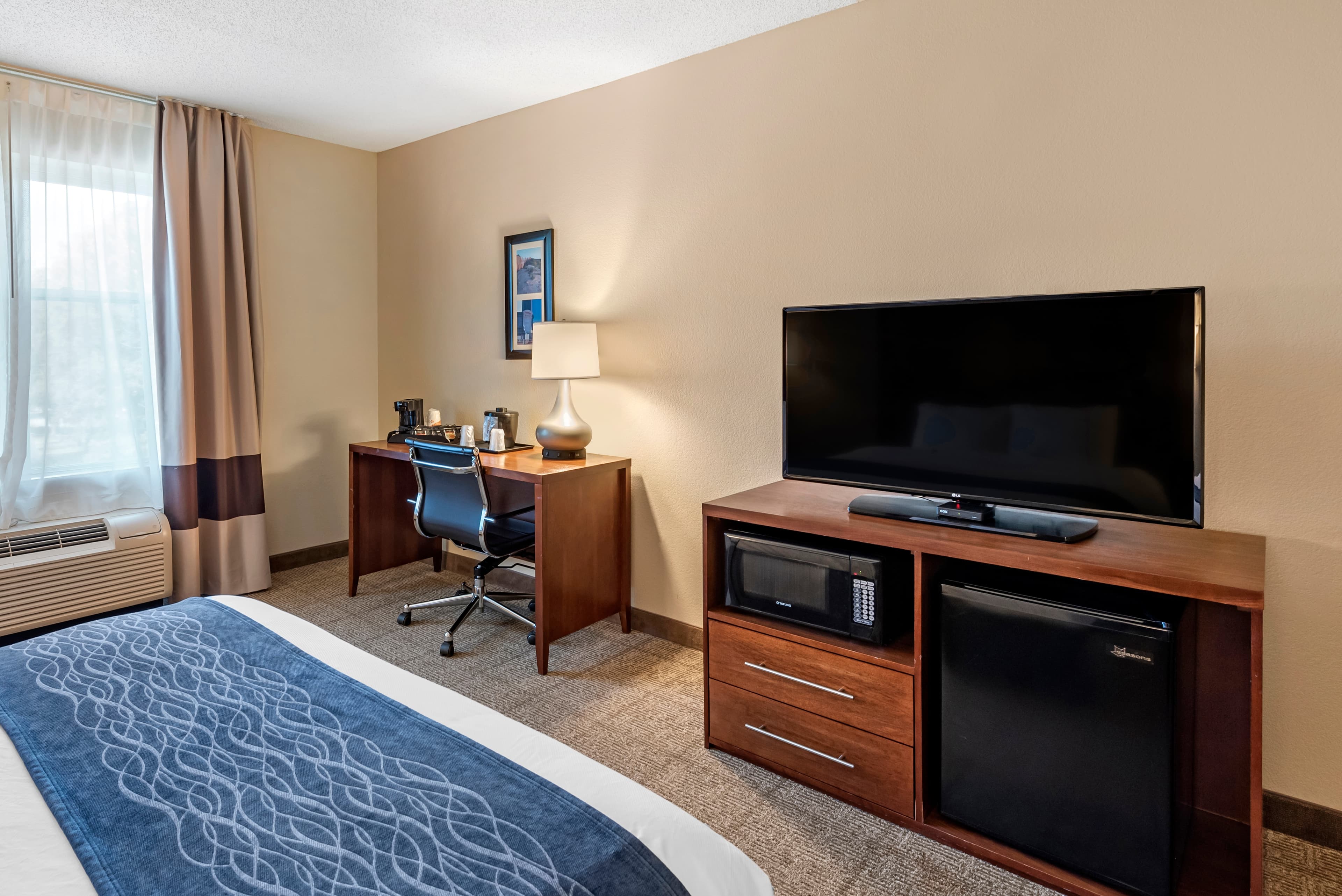 Comfort Inn & Suites Virginia Beach - Norfolk Airport - Image 4