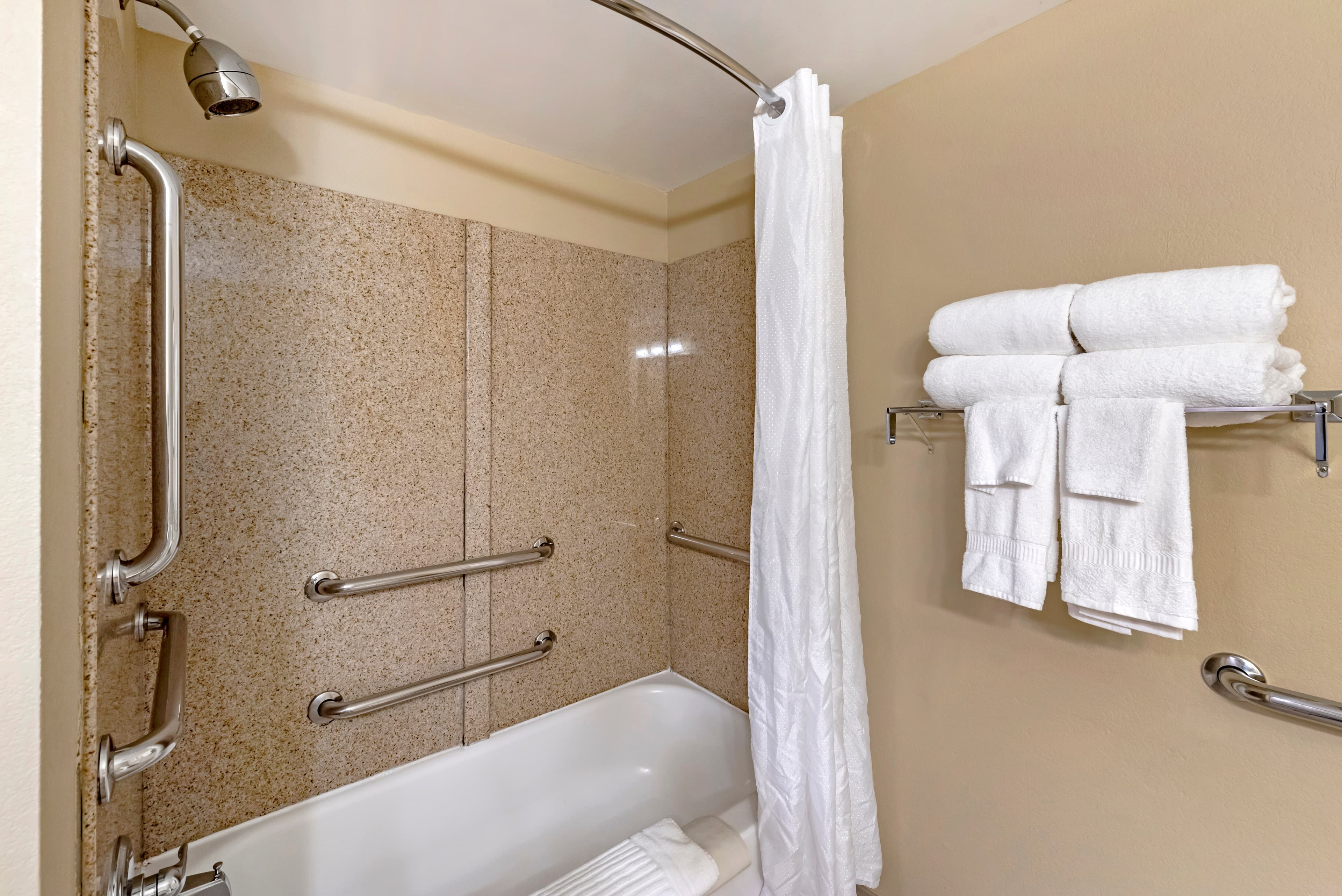 Comfort Inn & Suites Virginia Beach - Norfolk Airport - Image 5