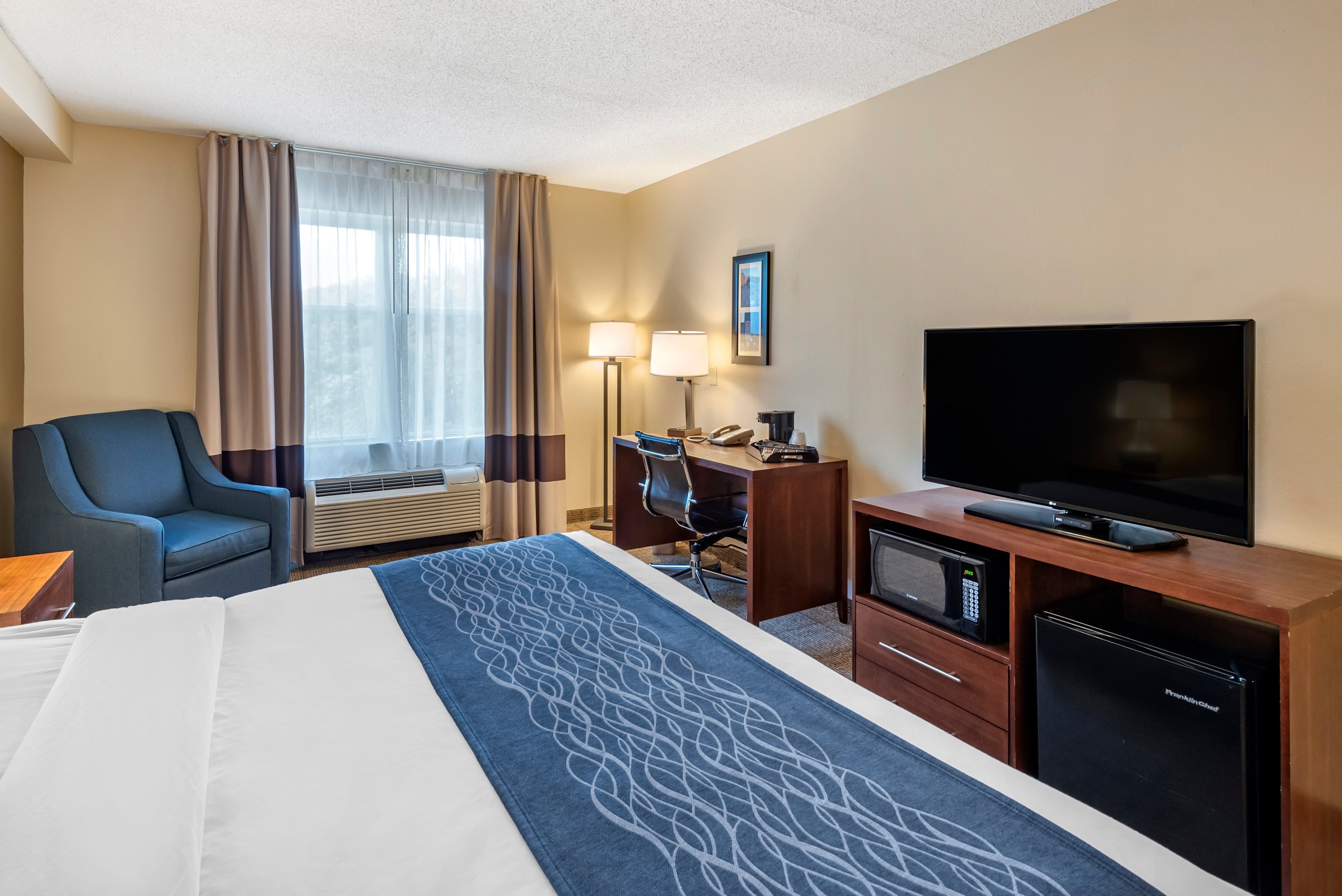 Comfort Inn & Suites Virginia Beach - Norfolk Airport — 7