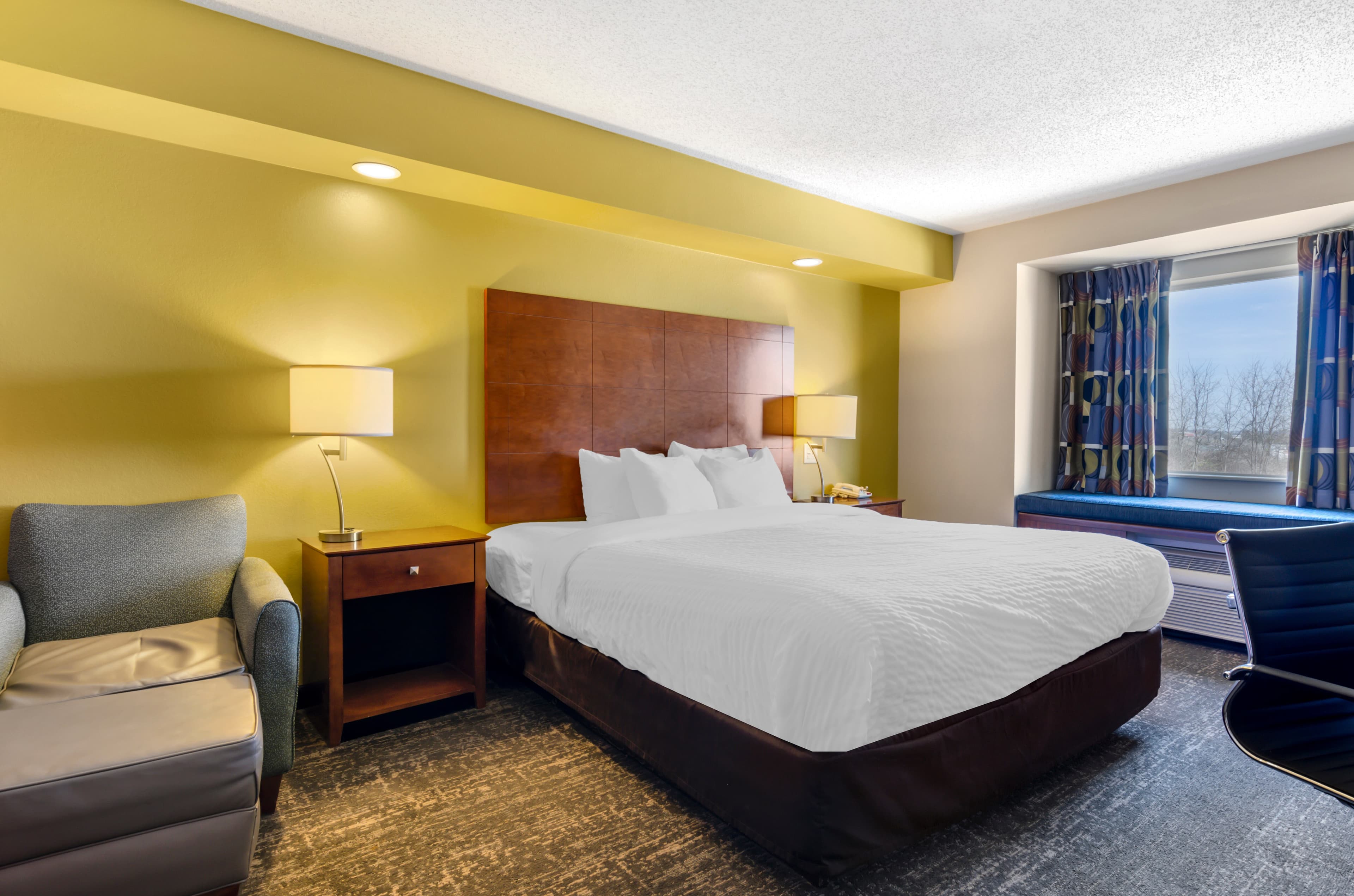Clarion Pointe Staunton East - Image 2