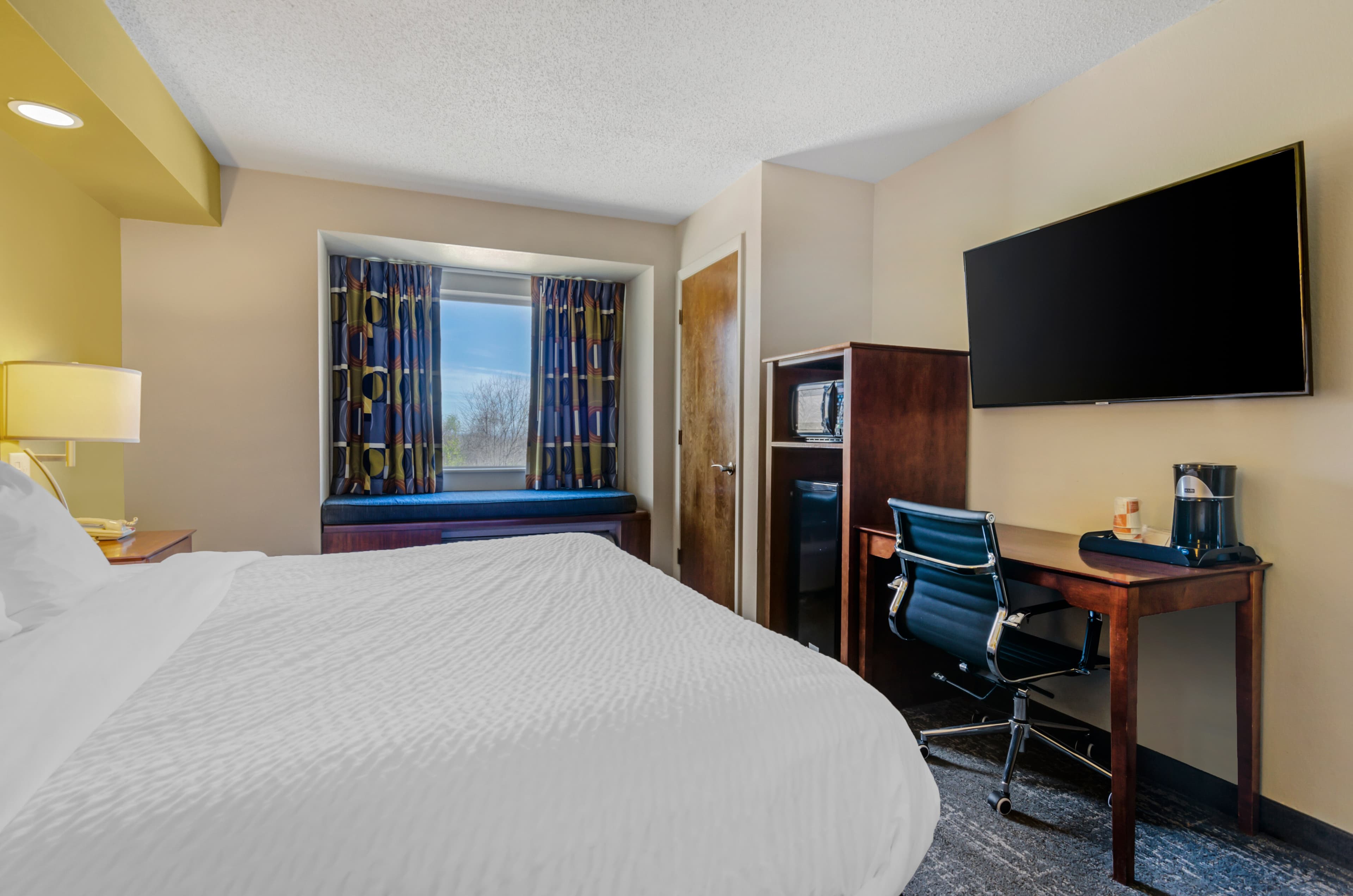 Clarion Pointe Staunton East - Image 3
