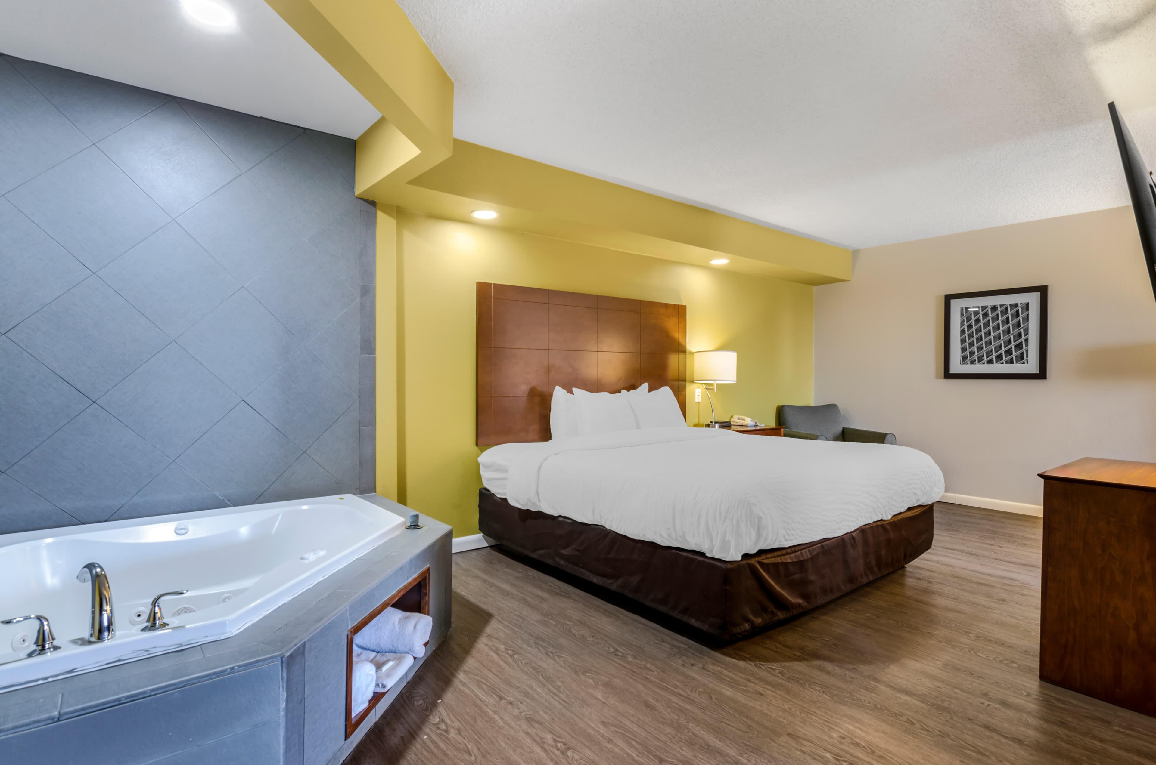 Clarion Pointe Staunton East — 32