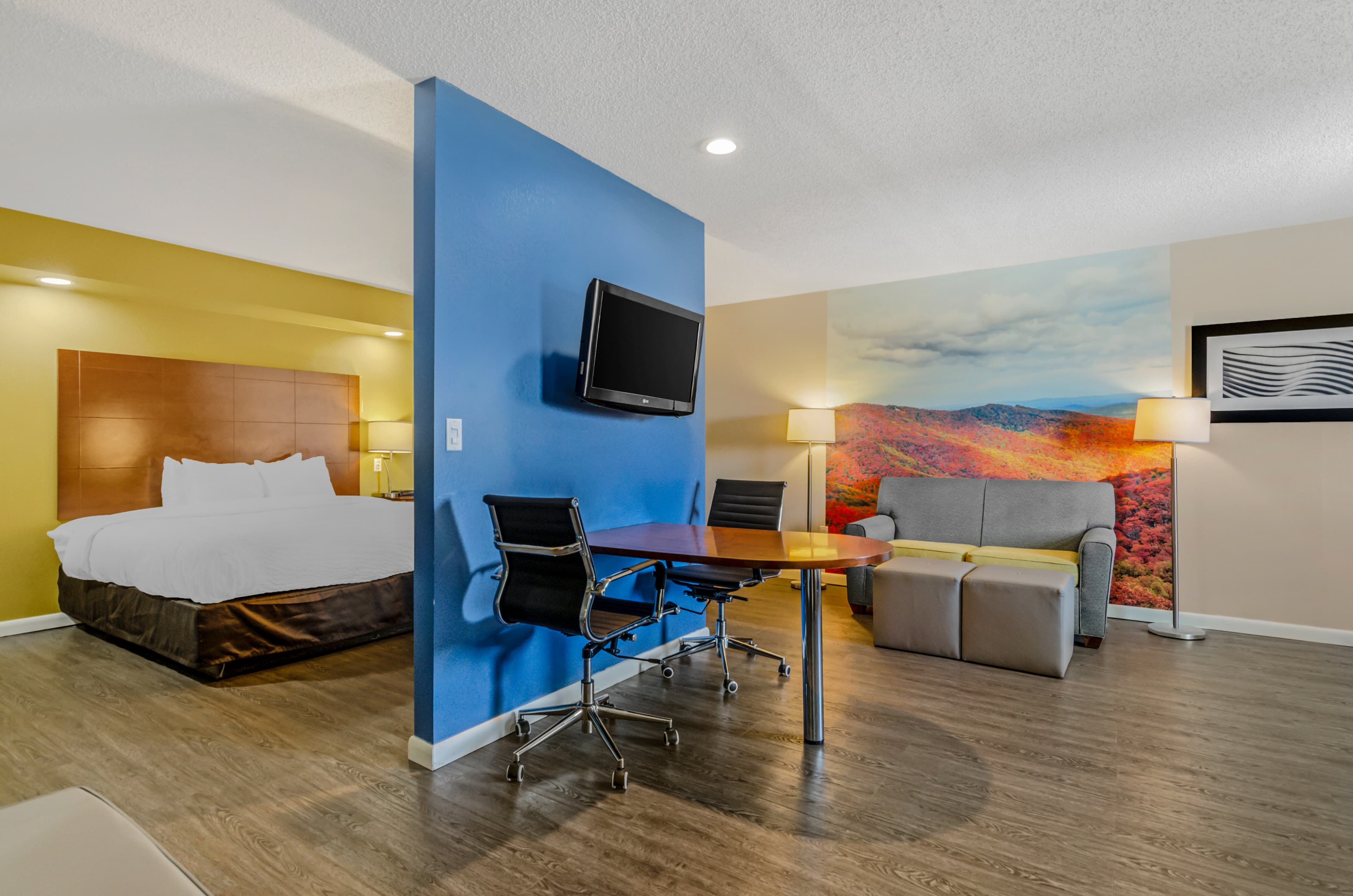 Clarion Pointe Staunton East — 35