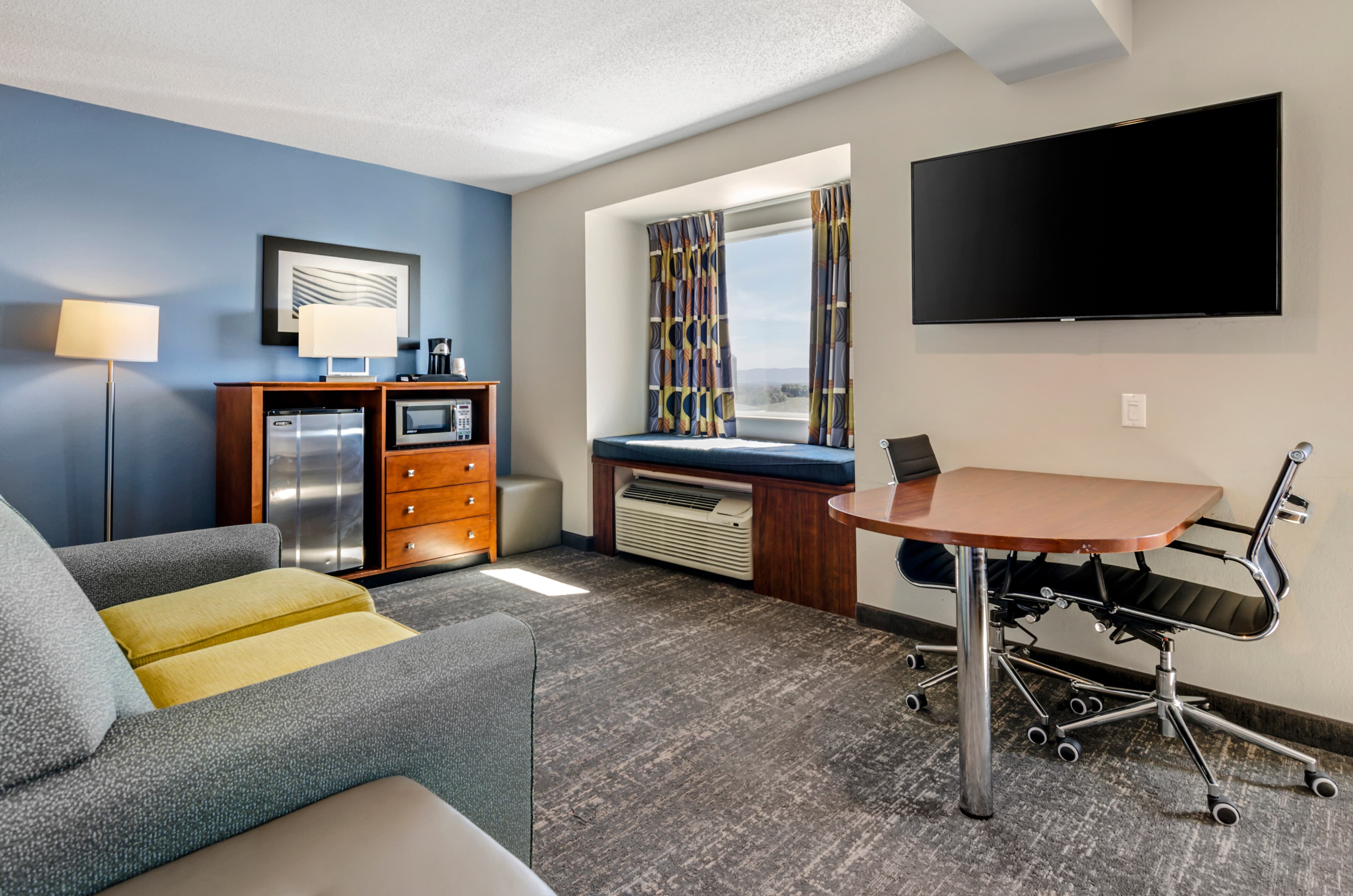 Clarion Pointe Staunton East — 40