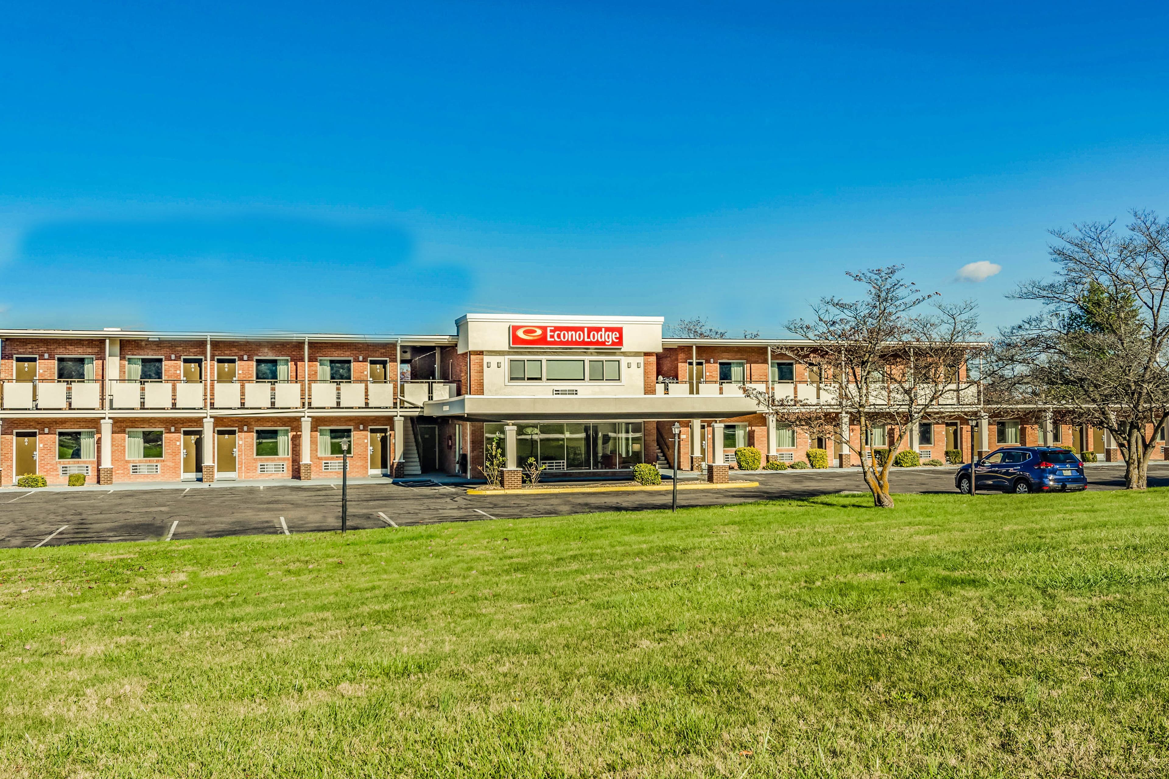 Econo Lodge Lexington Downtown near I-81 - Image 1