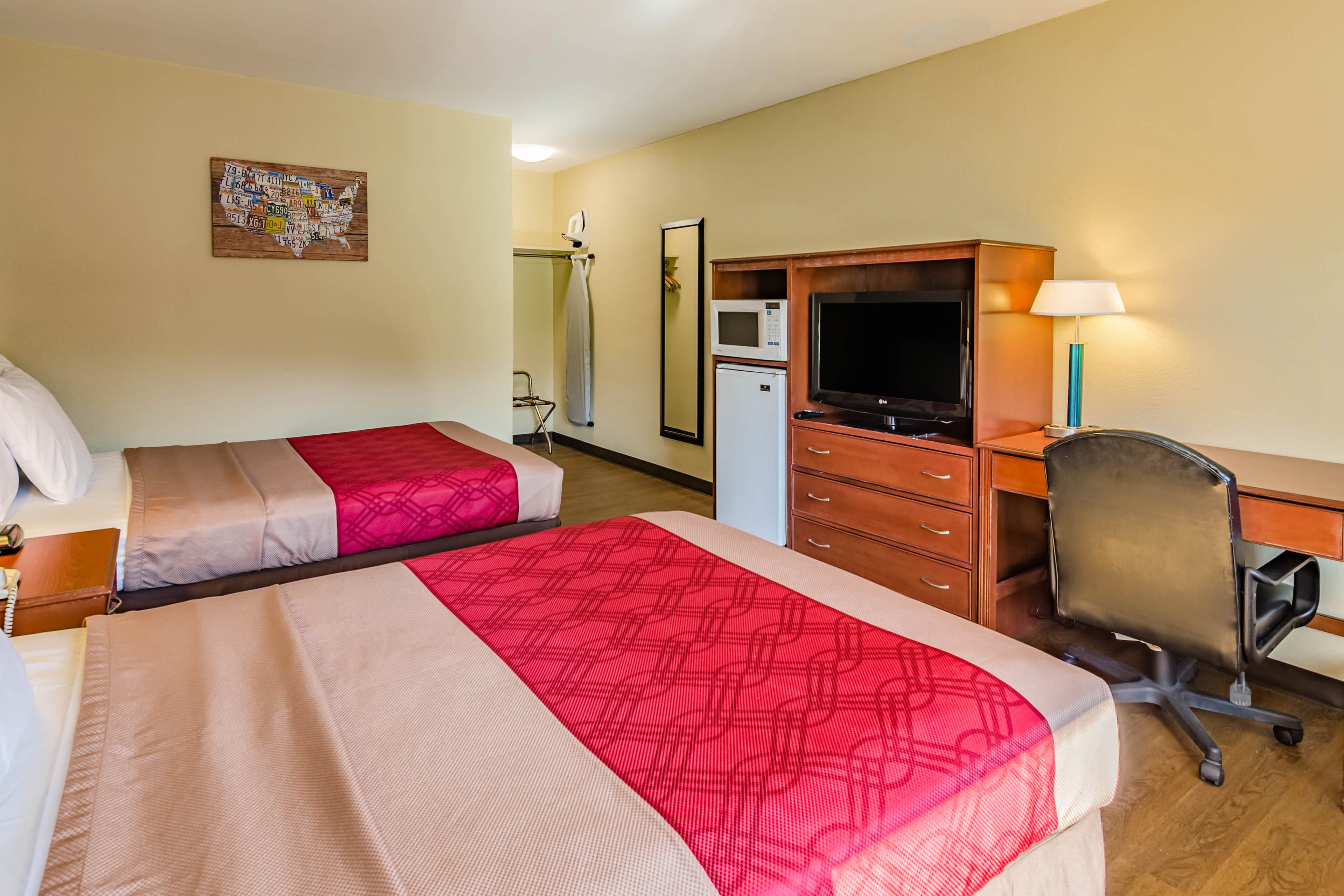Econo Lodge Lexington Downtown near I-81 - Image 4