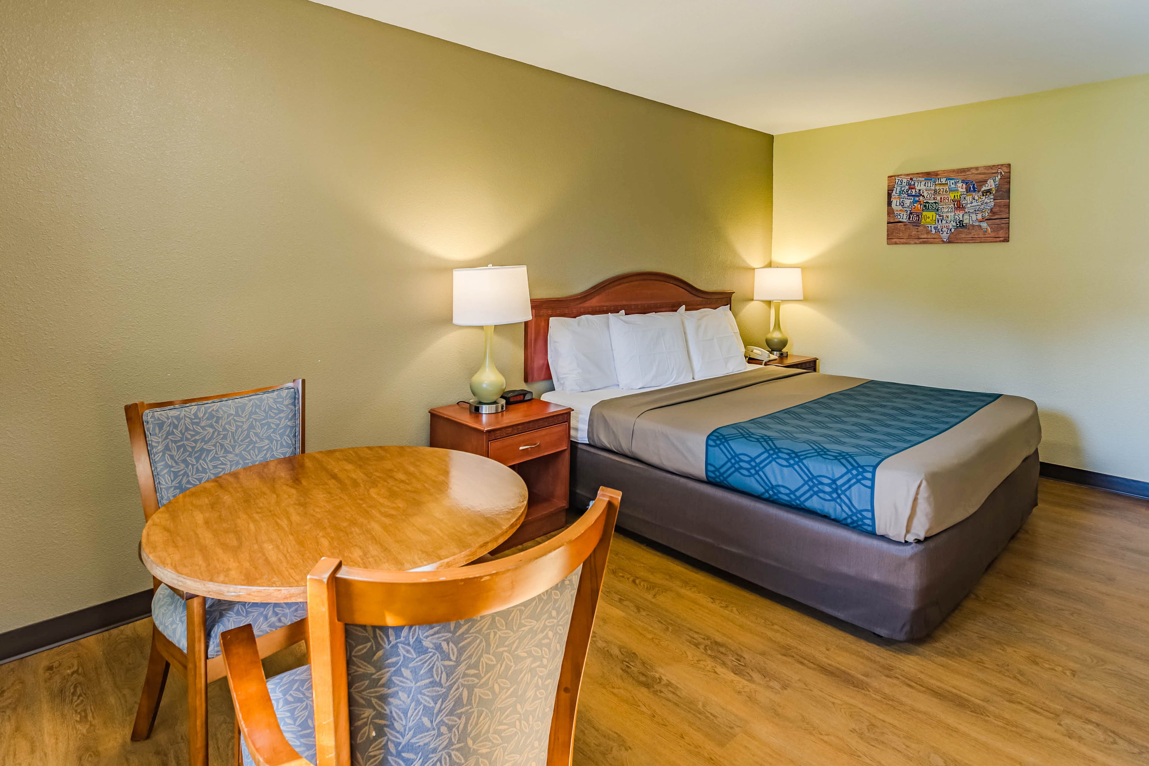 Econo Lodge Lexington Downtown near I-81 — 8
