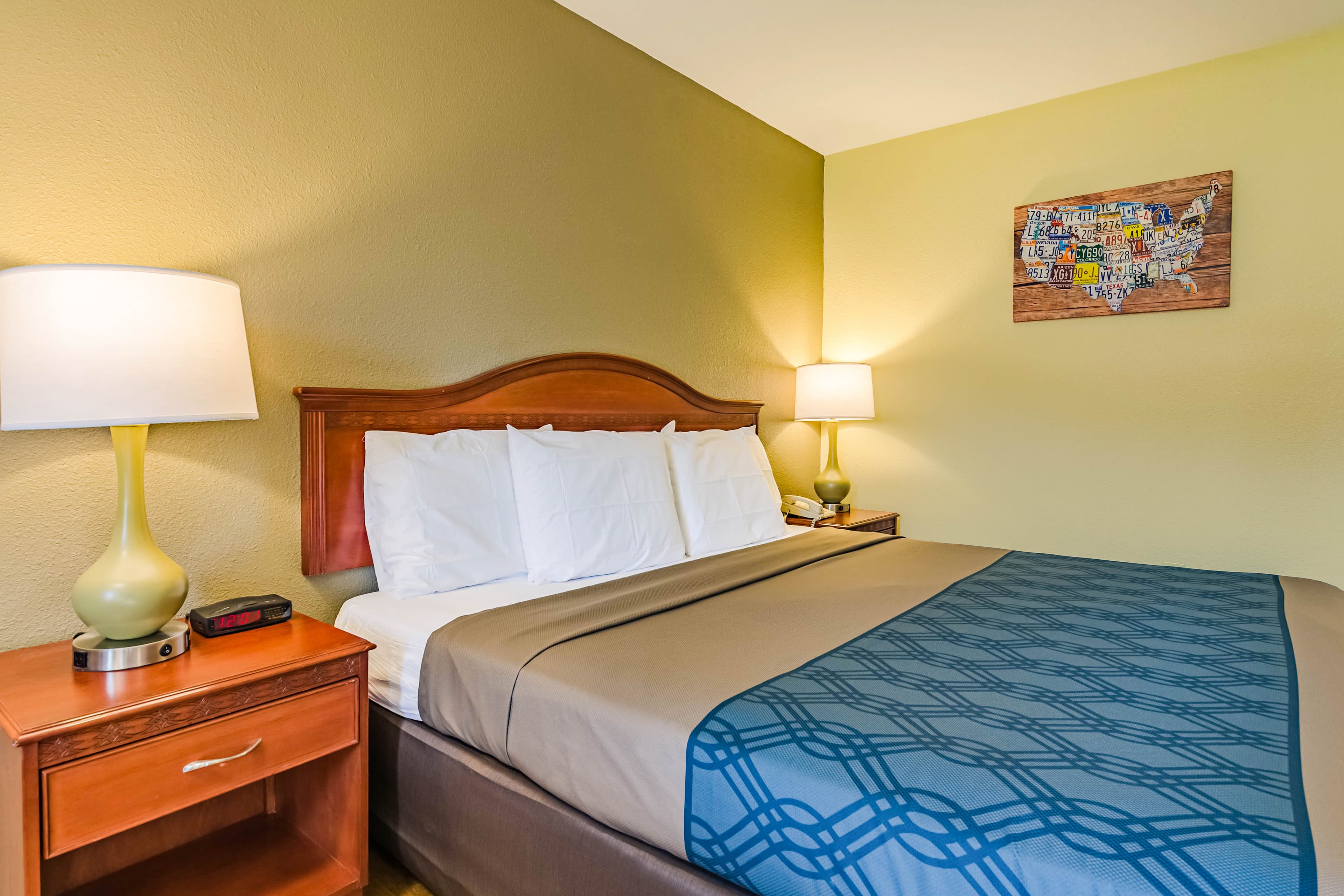 Econo Lodge Lexington Downtown near I-81 — 10