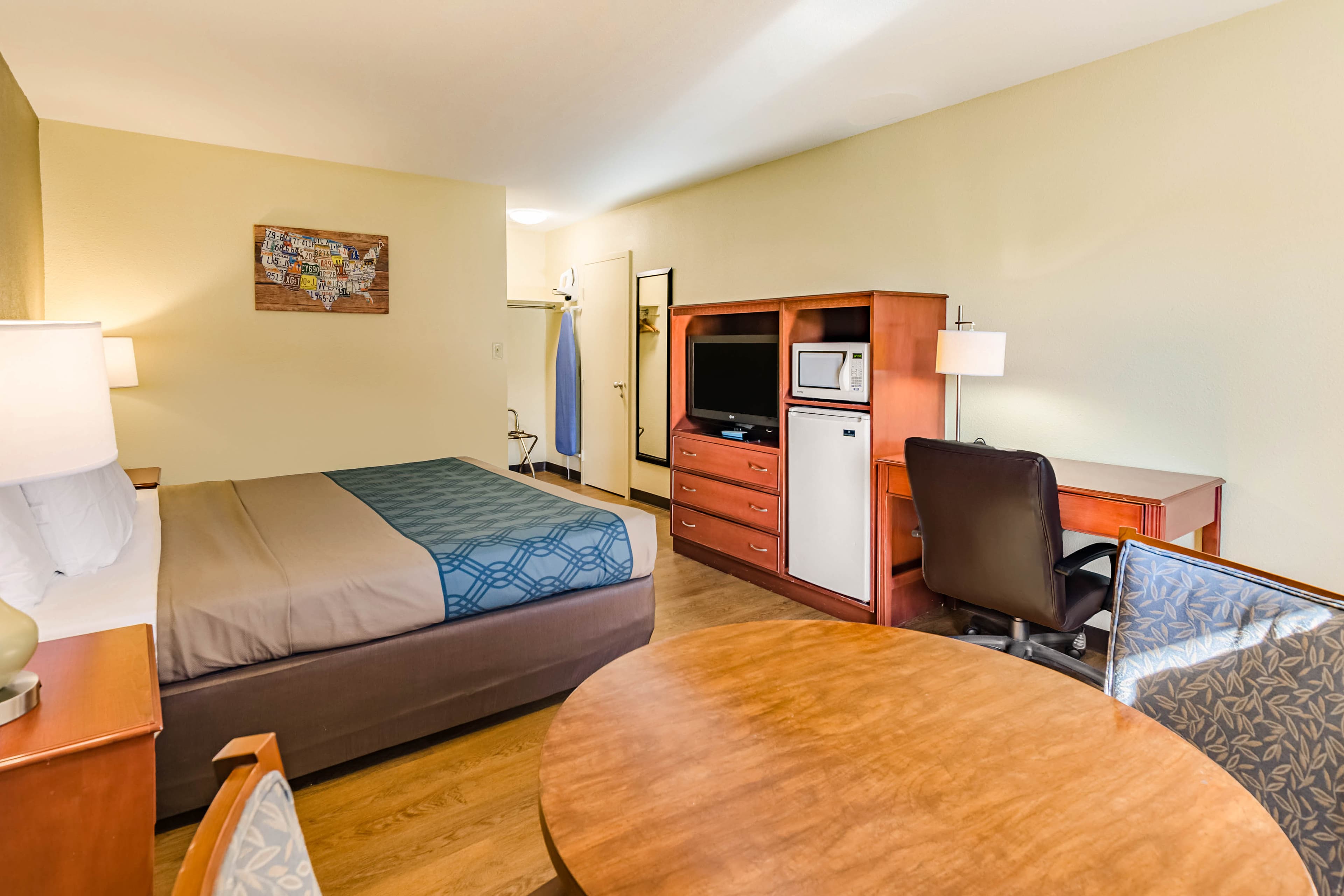 Econo Lodge Lexington Downtown near I-81 — 11