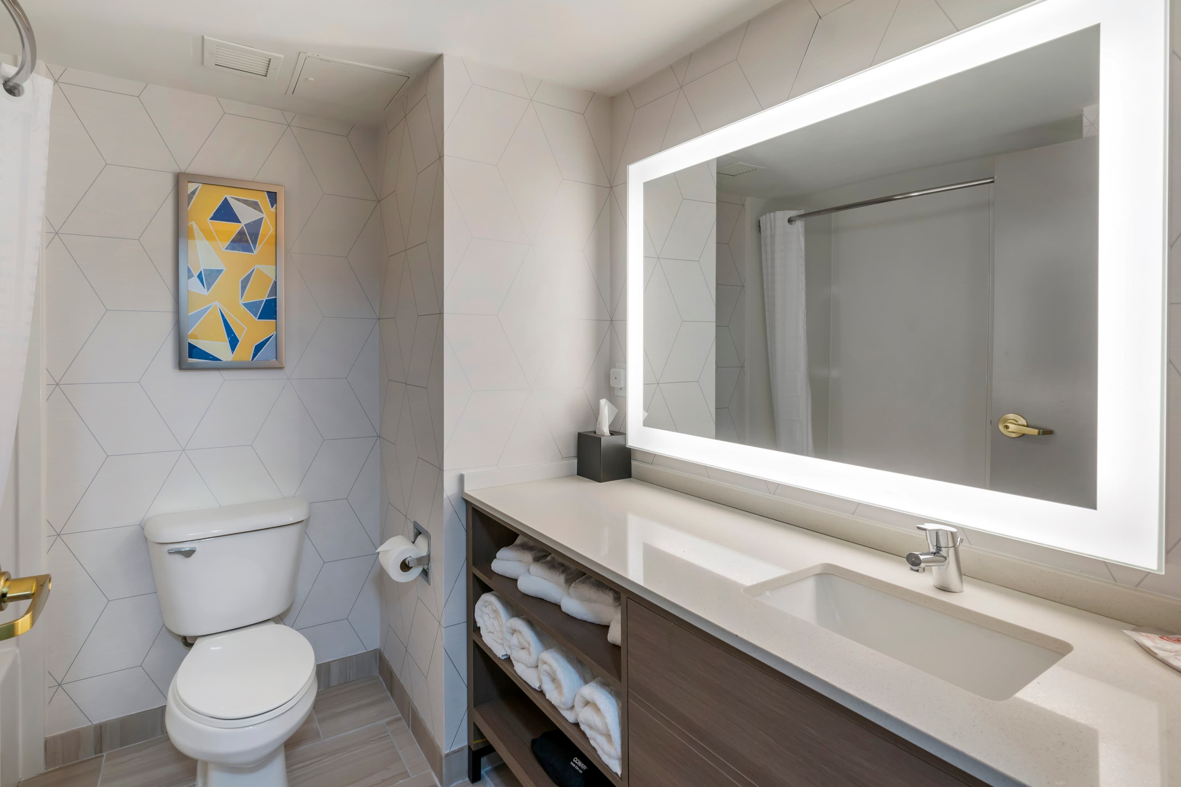 Comfort Inn & Suites Hampton near Coliseum — 17