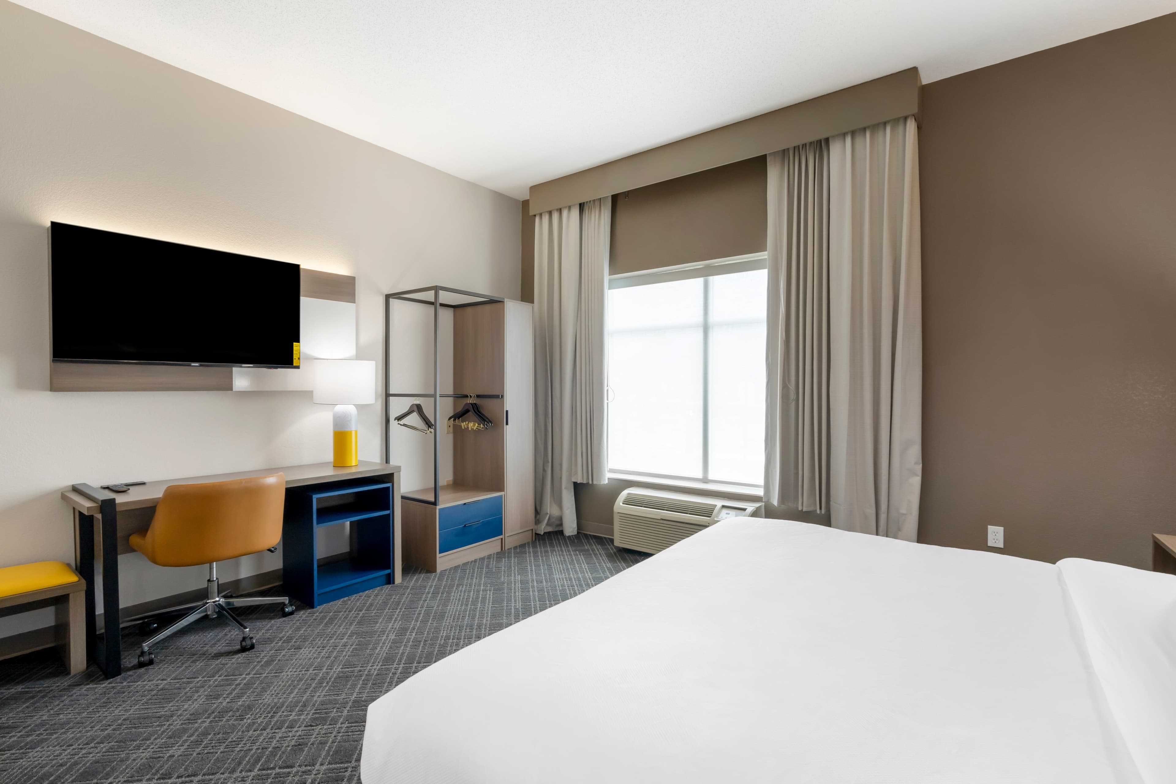 Comfort Inn & Suites Hampton near Coliseum — 8