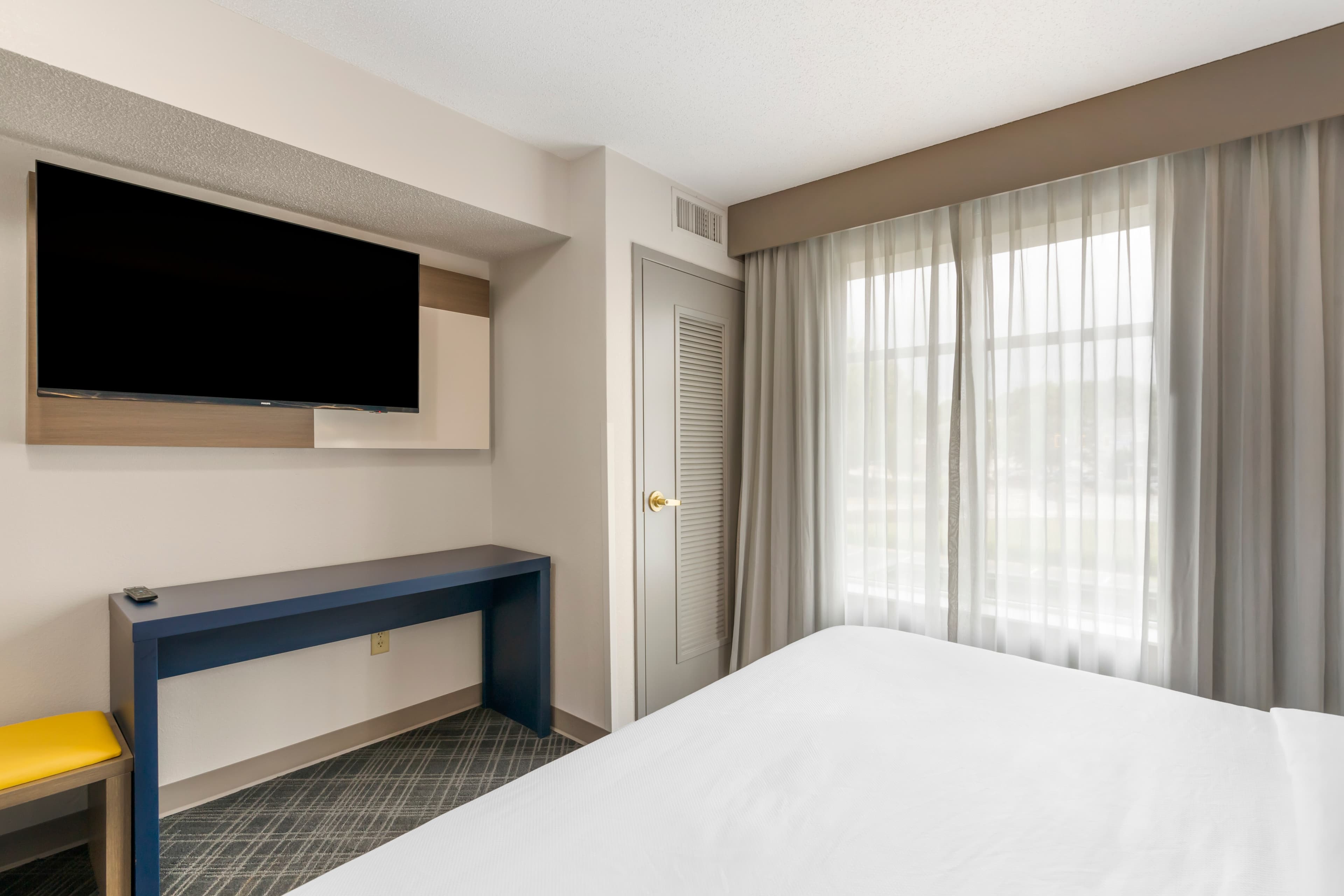Comfort Inn & Suites Hampton near Coliseum — 22