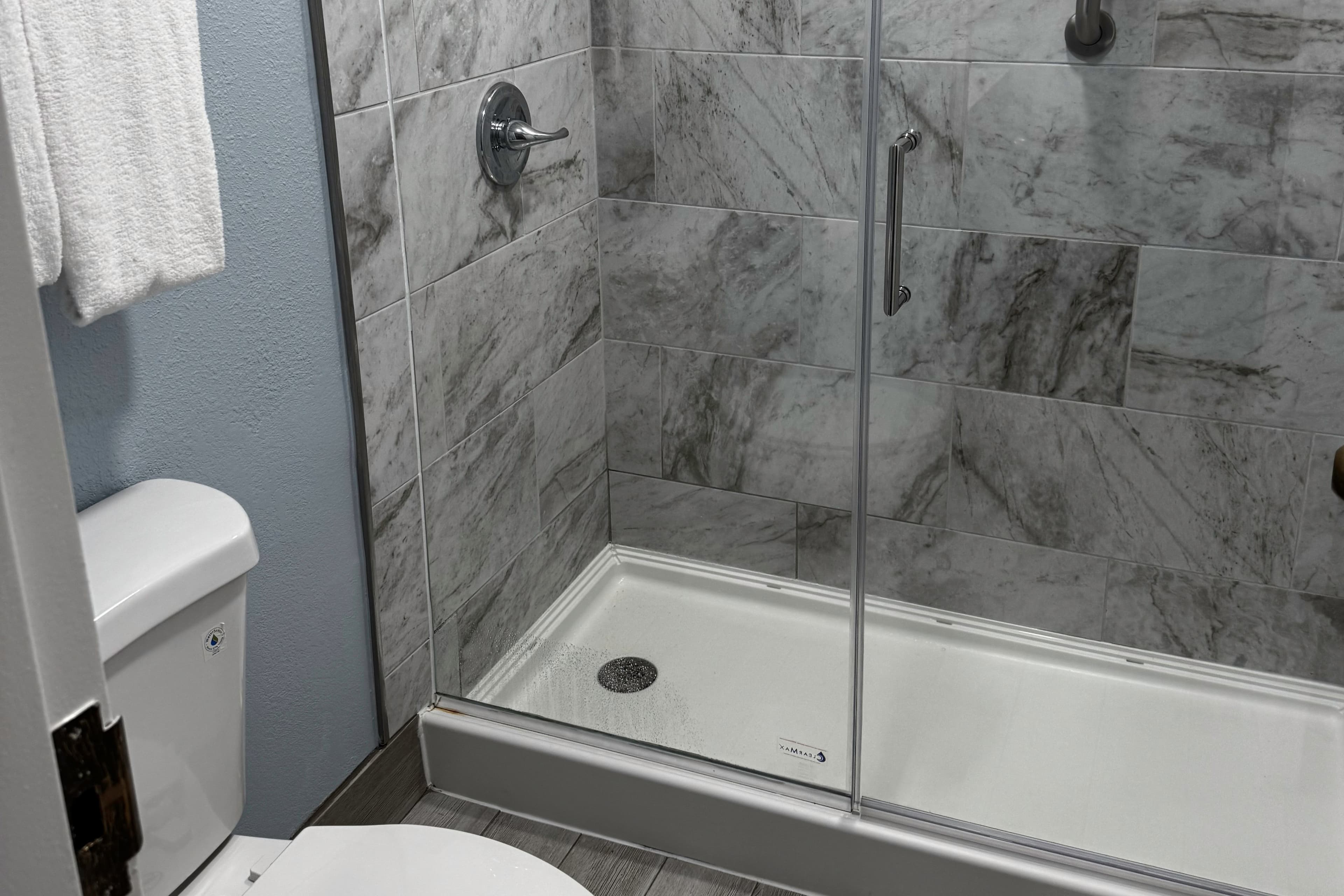 Suburban Studios Christiansburg - Blacksburg - Image 5