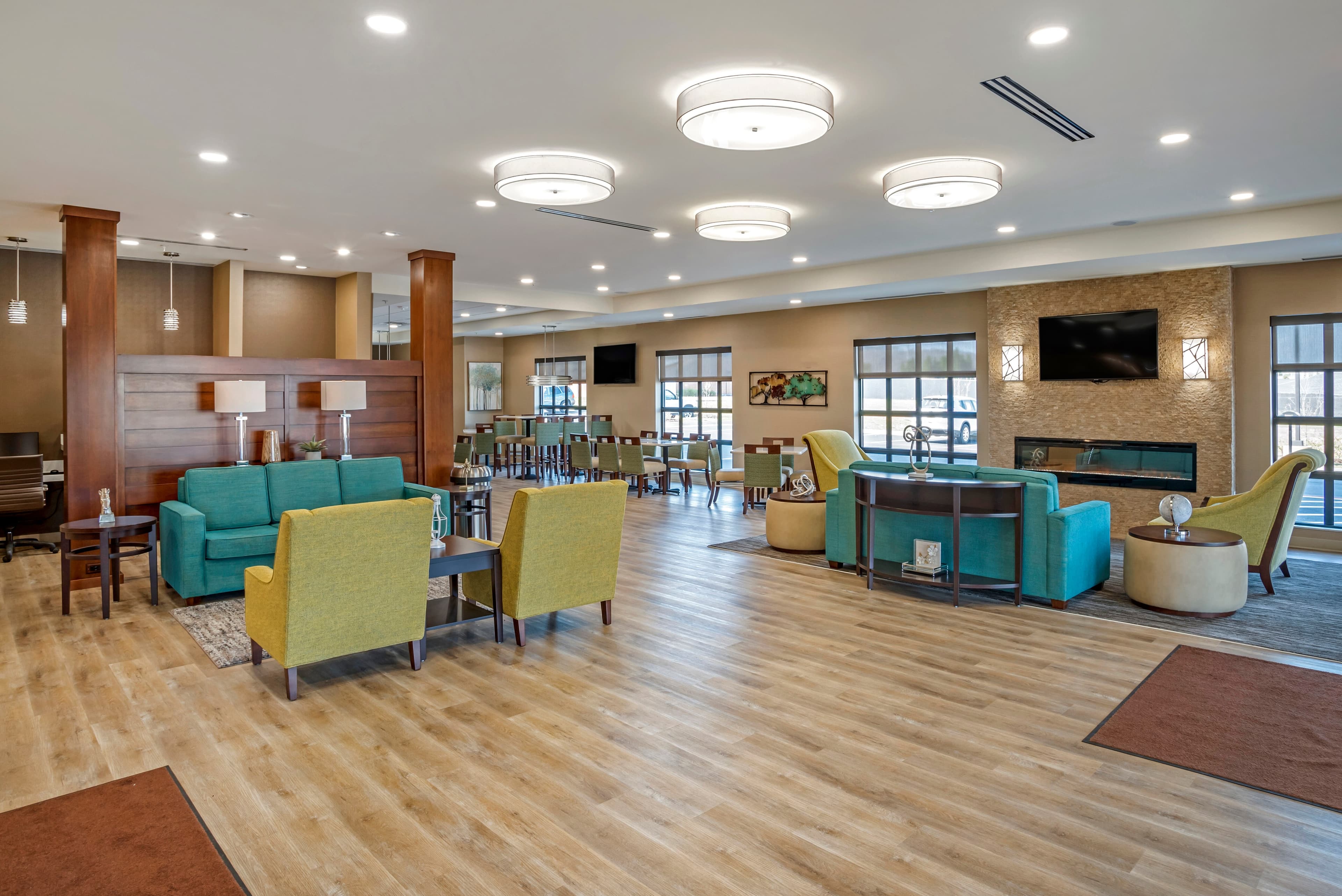 Comfort Inn & Suites Harrisonburg - Image 1